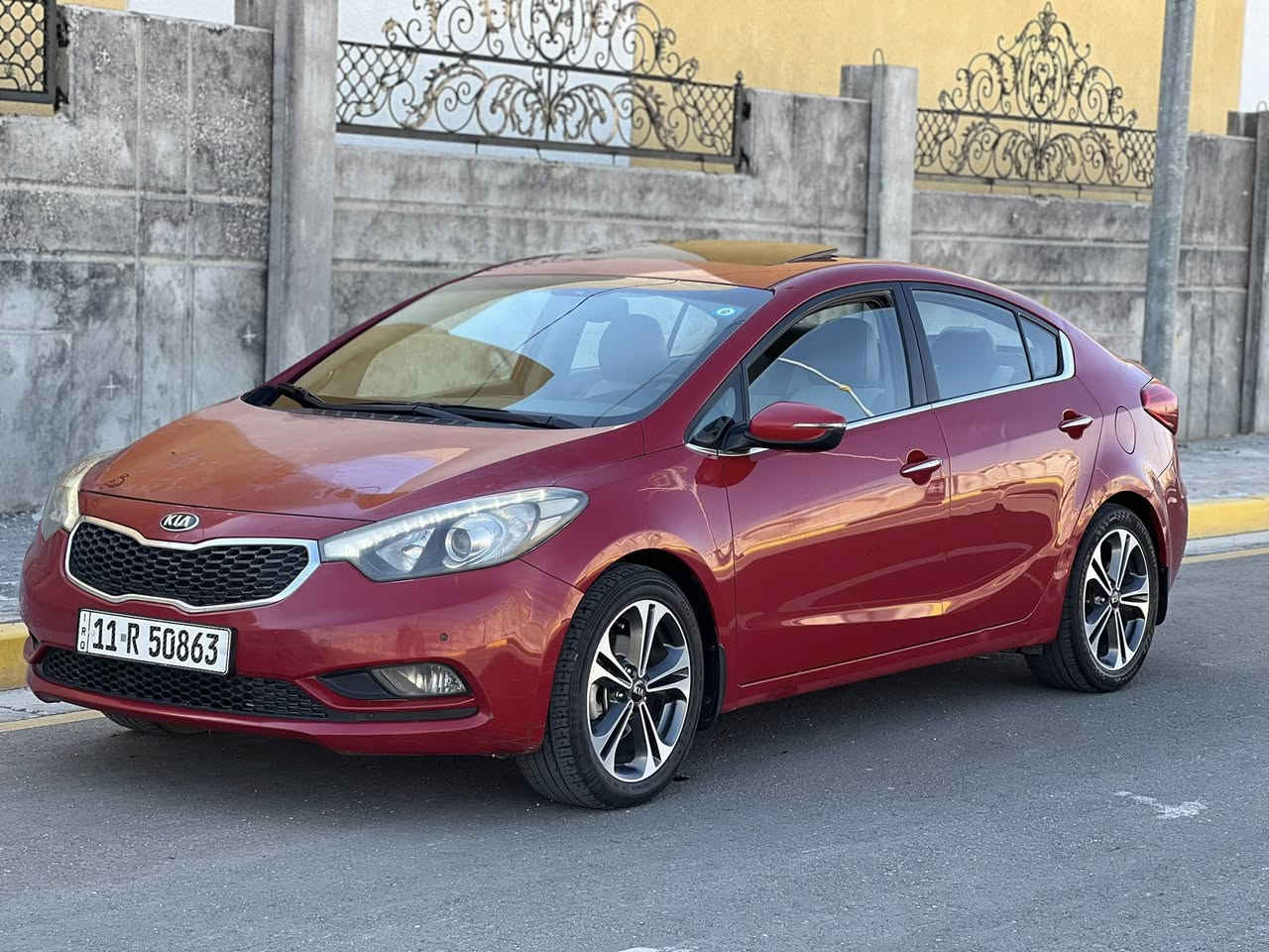 سيراتو 2013 خليجي
‏ VIP فول مواصفات 1/1
رقم بغداد باسمي 
مكفولة من الضربة والصبغ حتى الدعاميات بيها جراد بالبنيد وبالقمارة شوية بس يم الفتحة وبيها شخط بالباب 
 #المحرك : 1600 دوش 
#السعر :  💵 123ورقة وبيها مجال بسيط 
#الموقع : كربلاء شارع المخازن ***********
#المواصفات :
فتحة سقف 
بصمه تشغيل وصندوق 
انارة ترحيب بالمرايات واليدات
كشنات جلد بلادي
قطعتين تبريد
تبريد شاشة منفصل مناخين
ثلاجة بالجكمجة
مري جانبية شفط 
فول تحكمات ستيرن
كروز مثبت سرعة
3 وضعيات قيادة
شاشه لمس 
كامرة خلفية
مرآة وسطية زئبقية
5 ويل كب كروم حجم 17 كروم
حساس امامي و خلفي بلادي 
لايت امامي  LED  بك لايت LED
يدات نيكل
مانع انزلاق
4 دسك ونظام ABS
شفتات ستيرن
صندوق ذكي
ارضية مغلفة جلد 
ماشية 280 كيلو
