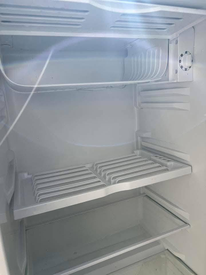 ثلاجه صغيره 5قدم.
سعرها 175وبيها مجال قليل 
توصيل متوفر


**إذا كنت صاحب هذا الإعلان وتريد حذفه لأي سبب، رجاءا أرسل رسالة إلى الدعم الفني**