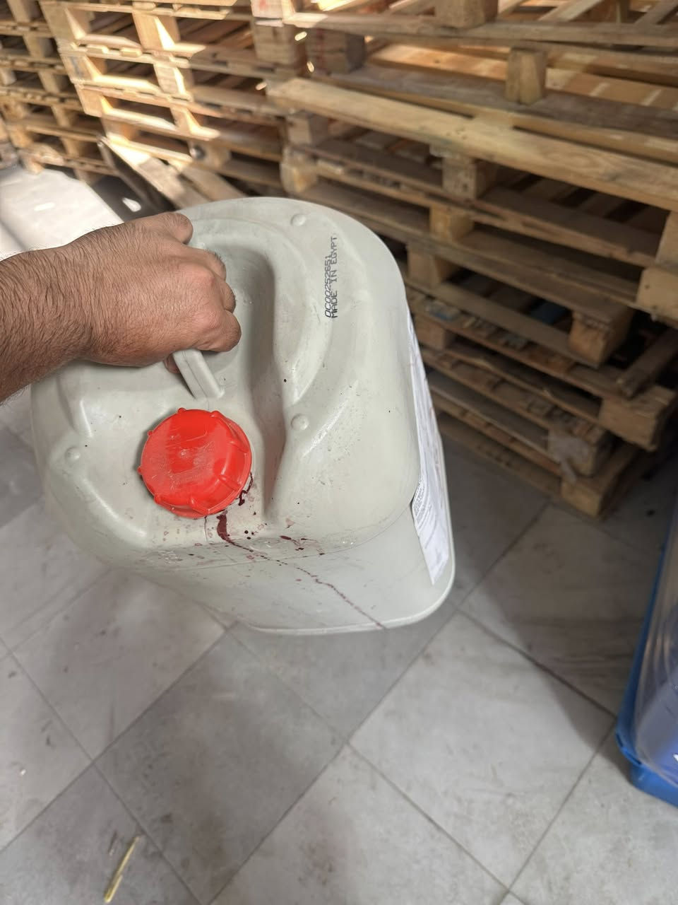 مرحبا متوفر جلكانات 25 لتر وجدا نضيفات مثل ما واضح بالصورة العنوان بصرة تواصل خاص او عبر الرقم 
***********
