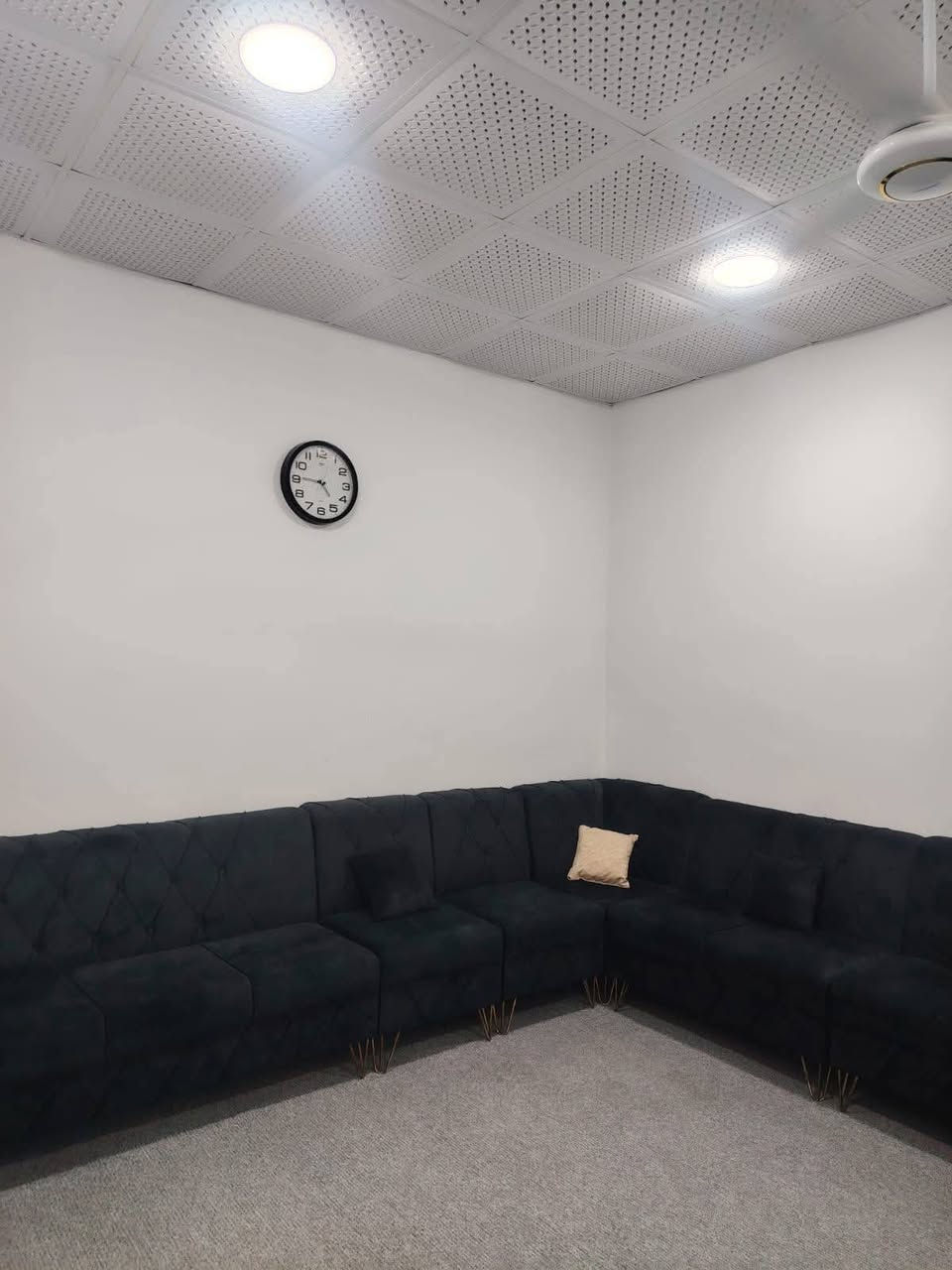 دار للبيع 80 م ( مكتب النور)
*********** وتساب

موقع /نجف 🏡شارع المطار

#مقابل قرية الغدير عمود  262 

البناء درجة اولى كامل مفتاح 🔑🏡

غرفه /صاله/مطبخ / ستقبال/ صحيات/

بناء فول/ اساس + سقف كونكريت + طابوك

ألخدمات 🏡 ماء/كهرباء/مدارس/سوق/تبليط/لحد الباب 🎦
