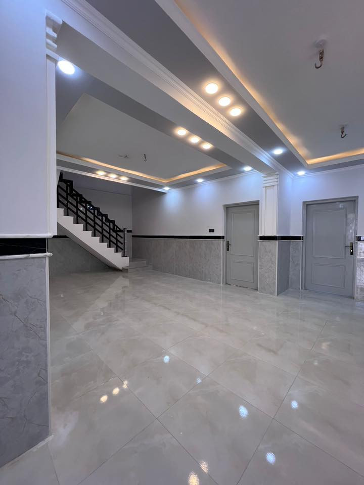 دار للبيع طابو صرف المساحه 320 طابقين يحتوي على 4 غرف وصاله وستقبال ومطبخ وترك خلفي  منطقه البطاط مقابل المدرسه السعر 175 للاستفسار ***********
