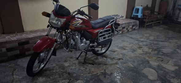 السلام عليكم دراجة بوكسر هندي للبيع دراجة حلوة ونضيفة مبيها اي نقص اوراق كمرك كلة موجود السعر  ٦٠٠ وبيها مجال التصال برقم ***********
