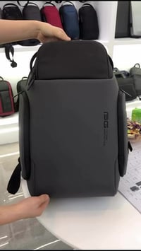 شنطة • اسود • فخمة عملية