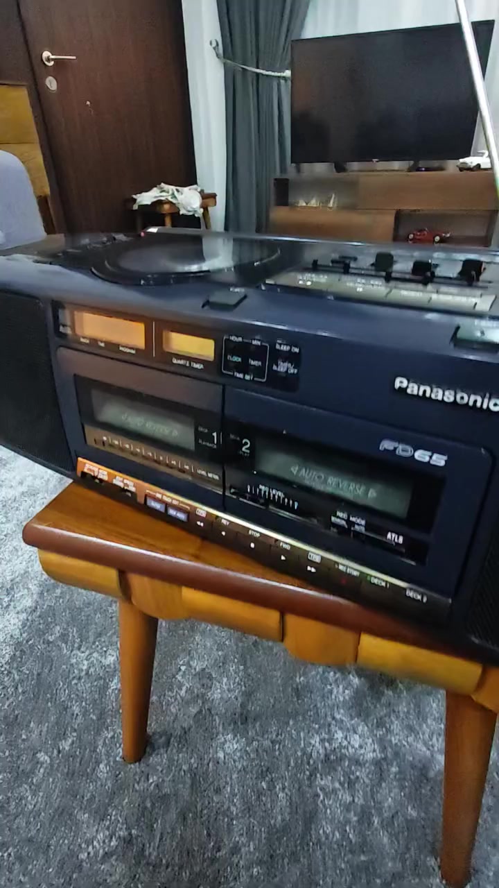 مسجل بانوسونك ياباني اصلي مسجل وراديو وسيدي  نظافة 90 % شغال فقط الراديو والمسجل موضح بالفديو للاستفسار الاتصال على الرقم ***********  خلي سعر وبالعافيه عليك
