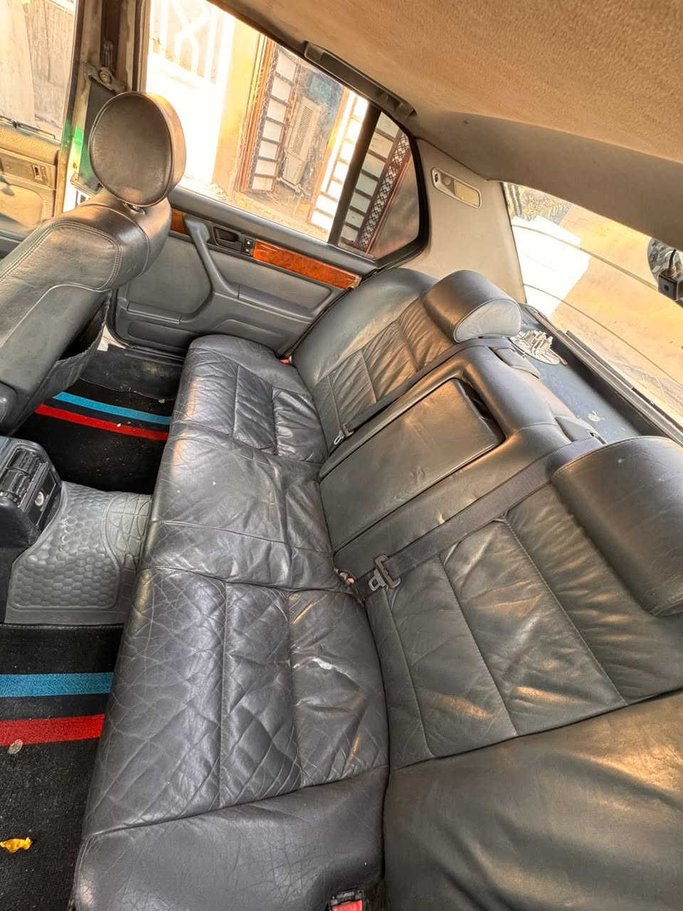 السلام عليكم.      البيع.      بي ام.    730
 رقم بغداد.  
مكينه. بلاد مفتووح.    كير.  اوتوماتيك.     تخم. تاير. 
كشنات. جلد.    تبريد.  بس قاز فقط. 
مكان سياره. بصره.    سعرهه. 32.  
***********
مكلف بل نشر.
