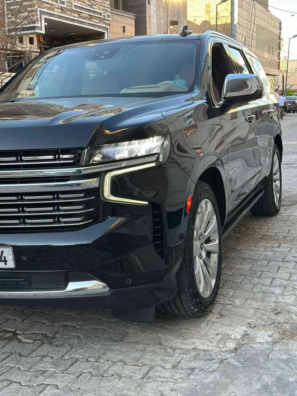 السلام عليكم ورحمة الله وبركاته
الفئة: بريمير .1
1. الموديل 2021
V8 EcoTec3 لتر 5.3 :المحرك .3
1. الممشه 70 كيلو
2. ناقل الحركة: أوتوماتيك
3. نظام الدفع: رباعي (4WD)
Air Ride + Magnetic Ride Control :التعليق .8
1. عدد المقاعد: 7 ركاب (كراسي كابتن بالصف الثاني)
2. جنوط ألمنيوم 22 إنج
3. مقاعد جلد فاخرة
4. تبريد وتدفئة للمقاعد الأمامية
5. تدفئة مقاعد الصف الثاني
6. ذاكرة حفظ لمقعد السائق
7. شاشة معلومات وترفيه كبيرة
8. Apple CarPlay 9 Android Auto
Bose نظام صوت .17
1. شحن لاسلكي للجوال
2. كاميرا 360 درجة
3. شاشة عرض على الزجاج الأمامي (HUD)
4. مرآة داخلية كاميرا رقمية
5. فتحة سقف بانوراما
6. باب خلفي كهربائي
7. تشغيل السيارة عن بُعد
8. رادار آمامي
(Adaptive Cruise Control) مثبت سرعة متكيف .26
1. نظام النقطة العمياء
2. تحذير الخروج عن المسار
3. فرملة طوارئ أوتوماتيكية
4. حساسات أمامية وخلفية
5. تعليق هوائي جكات
السعر 47 
للاتصال ***********

