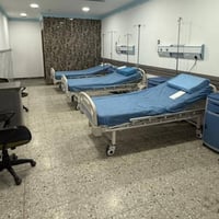 اسرة طبية خاصة للمستشفيات للبيع بسعر 150 الف استعمال قليل جدا 07829600...