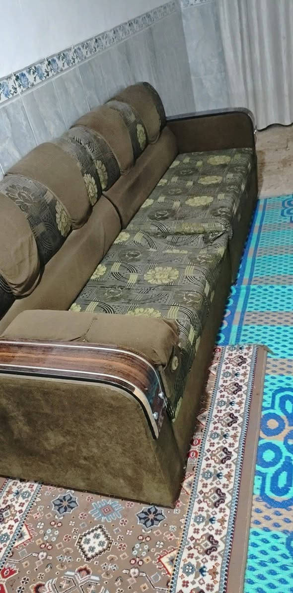 تخم للبيع  سعر 100 قفل حي الميلاد 
***********
