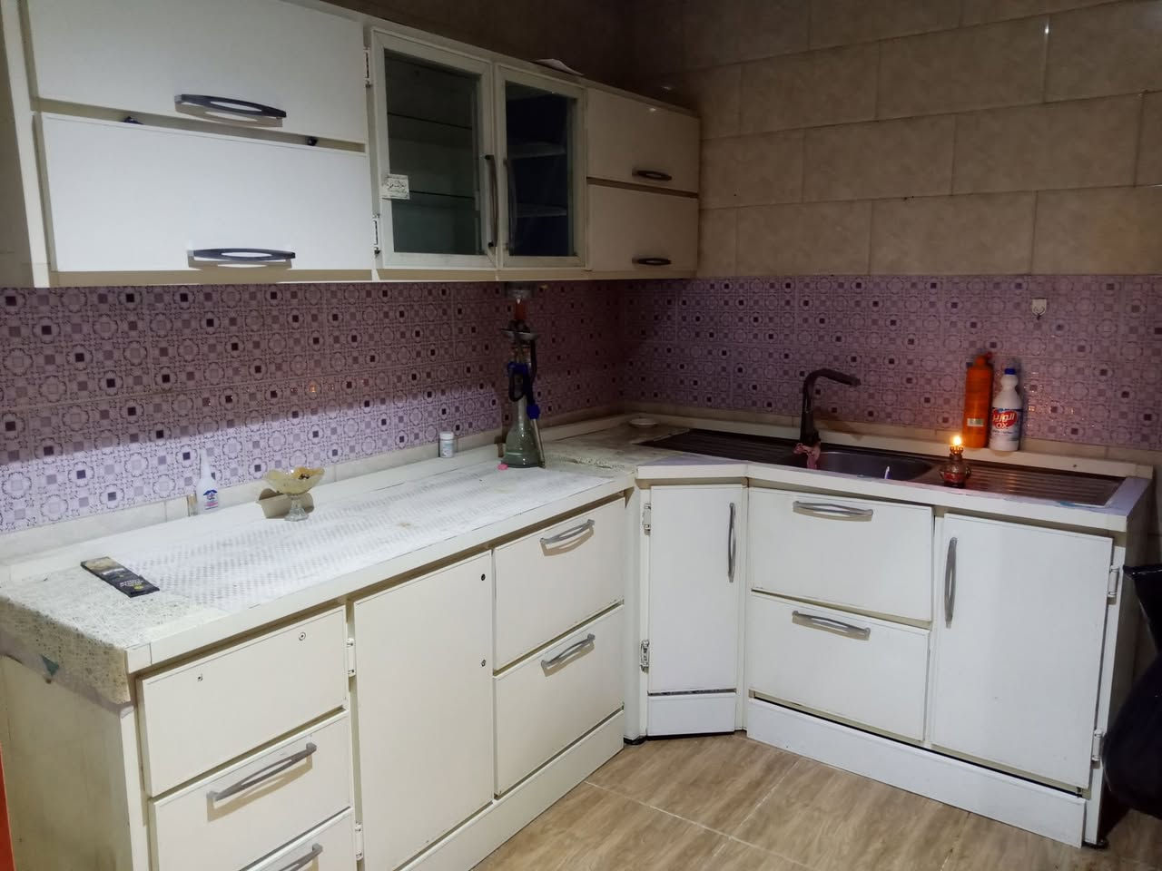 كاونتر المنيوم تسكام نظيف جدامع السنك للبيع 
السعر 400 وبي مجال بسيط


**إذا كنت صاحب هذا الإعلان وتريد حذفه لأي سبب، رجاءا أرسل رسالة إلى الدعم الفني**