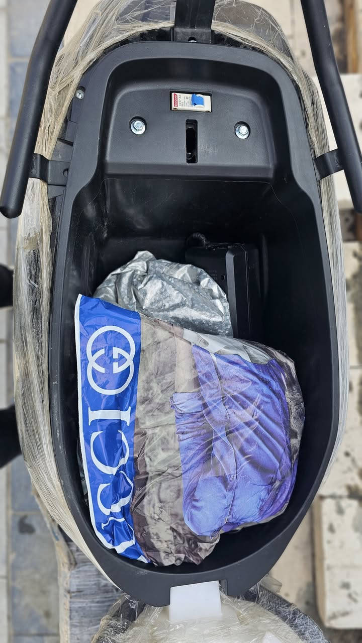 للبيع دراجة كهرباء 1800w
شحن كامل تمشي بيه 50 كم  
بعده وكالة كامل مع الشاحن 
للبيع  بسعر مليون  وسبب البيع للضرورة السفر
للتواصل ***********
