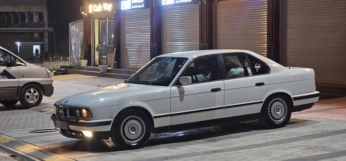 سلام عليكم 
BWM520i
للبيع سيارة جاهزة گير و مةكينة خير من اللة لا صرف ولا بخار تدفئة و تبريد مضبط صدر امامي و دبلات تايرات كلة جديد رةقةم سليمانية رقم جديد ل2029 سيارة بيهة قطعة و شبرين صبغ سيارة جاهزة مابيهة نقص مكان السيارة كلار 

***********

