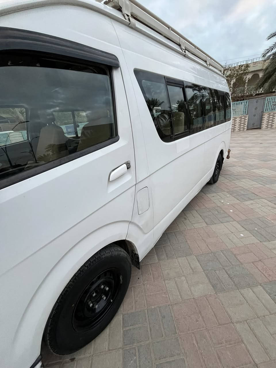 السلام عليكم
جنبي H2 عالي مكفول ماعدا الهلالات 
سيارة جهازه من كلشي گير محرك اكسل مكفول
منضومة غاز رقم بغداد انگليزي سنوية جديدة 
السعر خاص
***********
