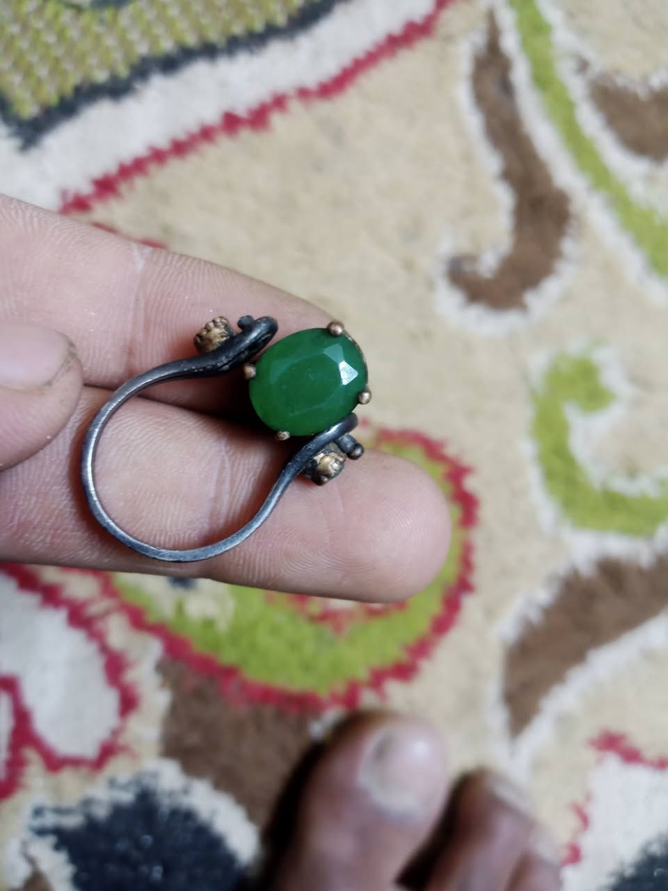 السلام عليكم / قيم بما يرضي ﷲ وخذهن / اما المحبس معزول عنهن ومن ﷲ التوفيق واتساب ***********
