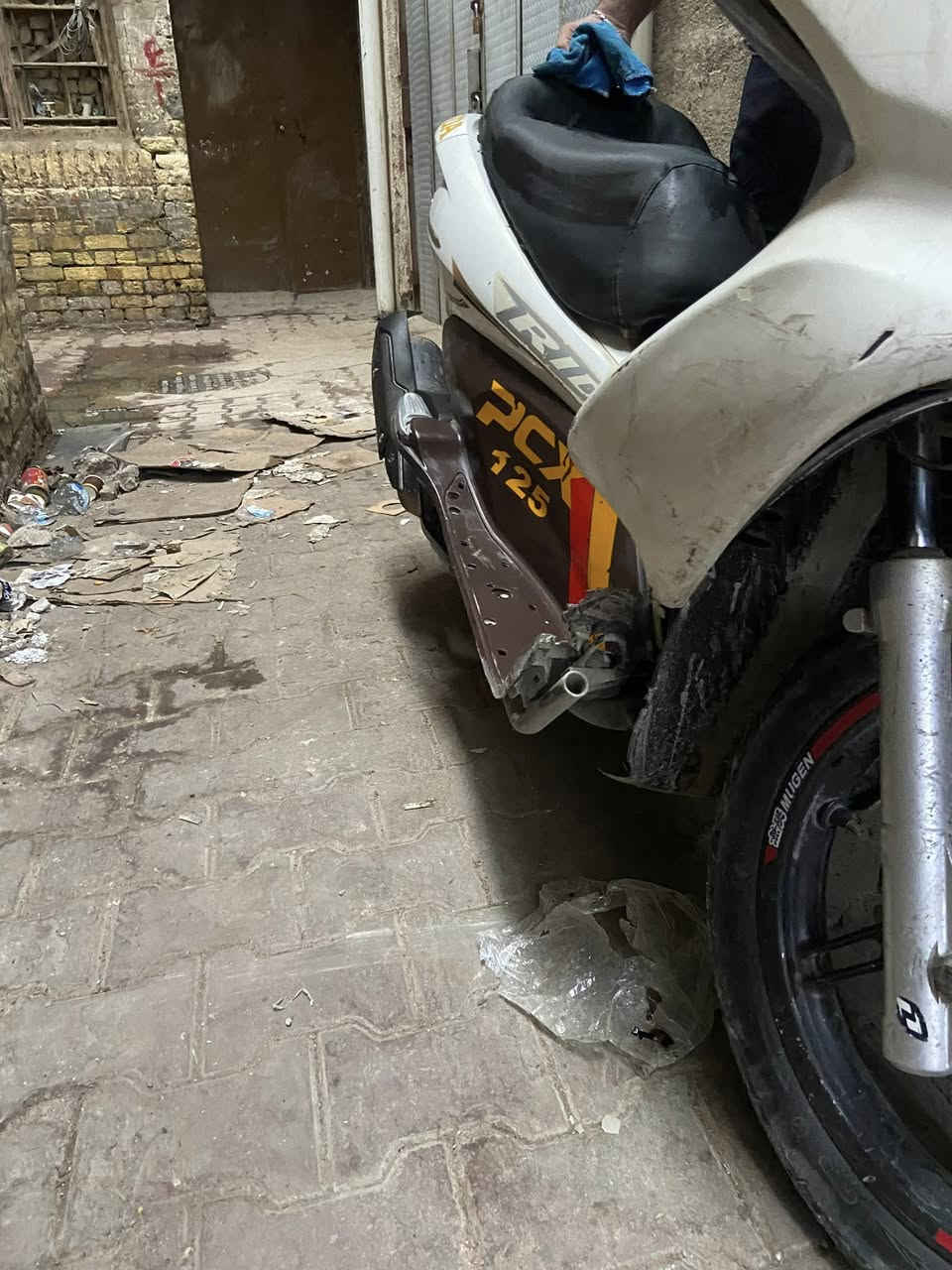 بي سي اكس جيل اول
دراجه مفوله مفوله 
مكينه مكفوله كهربائيات 
أستان حساس كلها شغاله 
بيها بس (الترايش شويه تعبانه والستان تعليك طاك)
سعرها 900 بيها مجال للشراي 
مكاني بغداد مدينه الصدر


**إذا كنت صاحب هذا الإعلان وتريد حذفه لأي سبب، رجاءا أرسل رسالة إلى الدعم الفني**