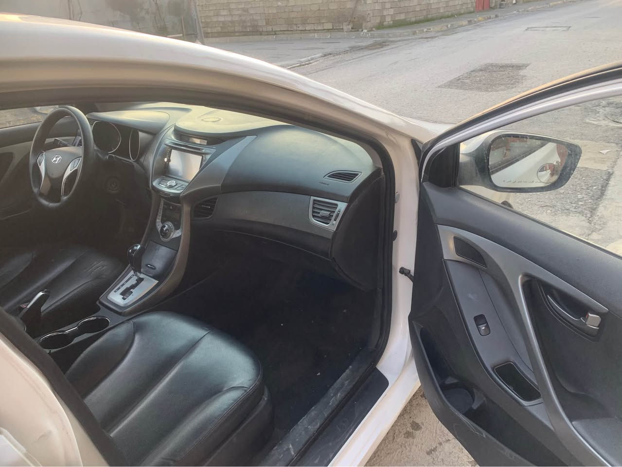 ئەلەنترا مۆدیل ٢٠١١ براوەی دوبەی
سلاید 
جڵد
کوشن هیتەر
ئاوێنە ئیشارەت
ئیکۆ
سەیارەکە توند و تۆڵە 
گێرو مەکینەی بەشەرت
لێدرای نیە
*********** بشدار, السليمانية
