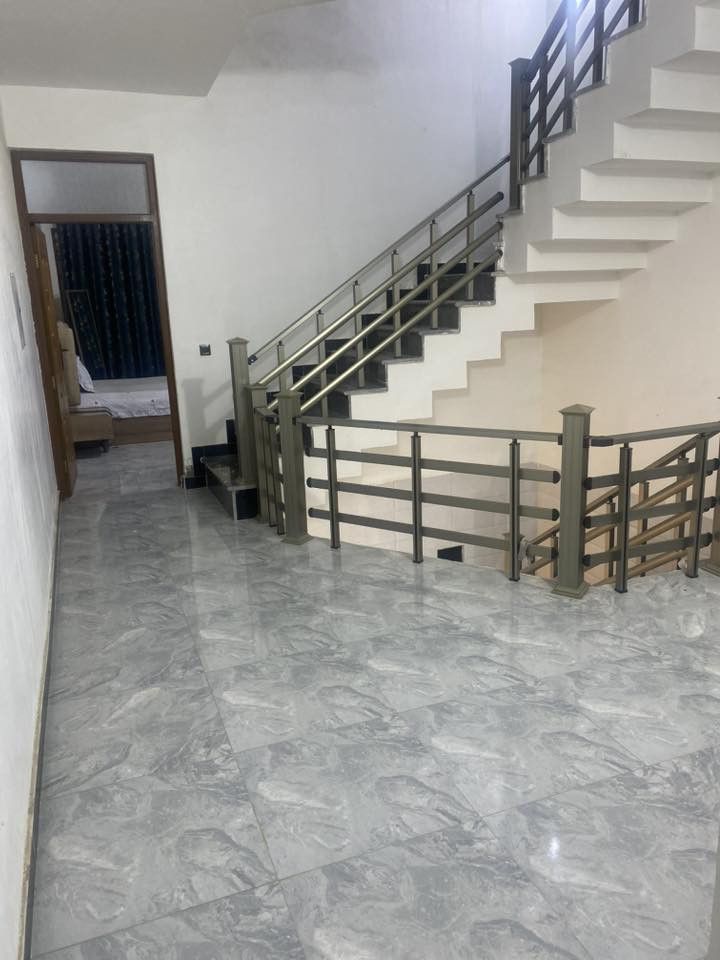 للبيع 100مترب220 الواجهة 5مدخلين بناء حديث 3غرف نوم 3صحيات واستقبال ومطبخ شارع المركز
***********
