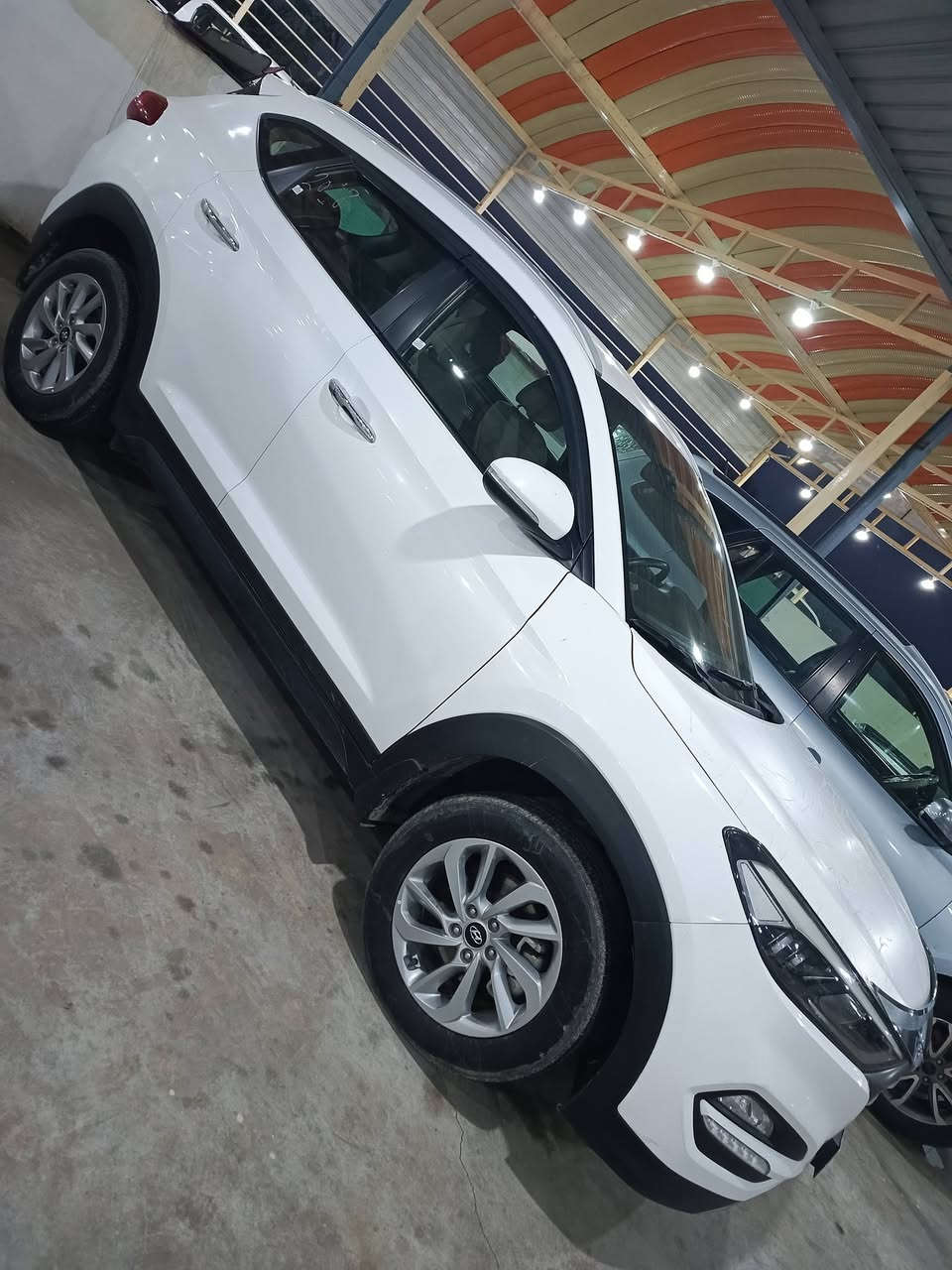 سلام عليكم توسان موديل 2018امريكي بيه بس بنيد السيارة جاهزه رقم سليمانيه محرك جيدي اي السعر 160وبيه مجال العنوان ديالى بعقوبه تقاطع الغدس ***********
