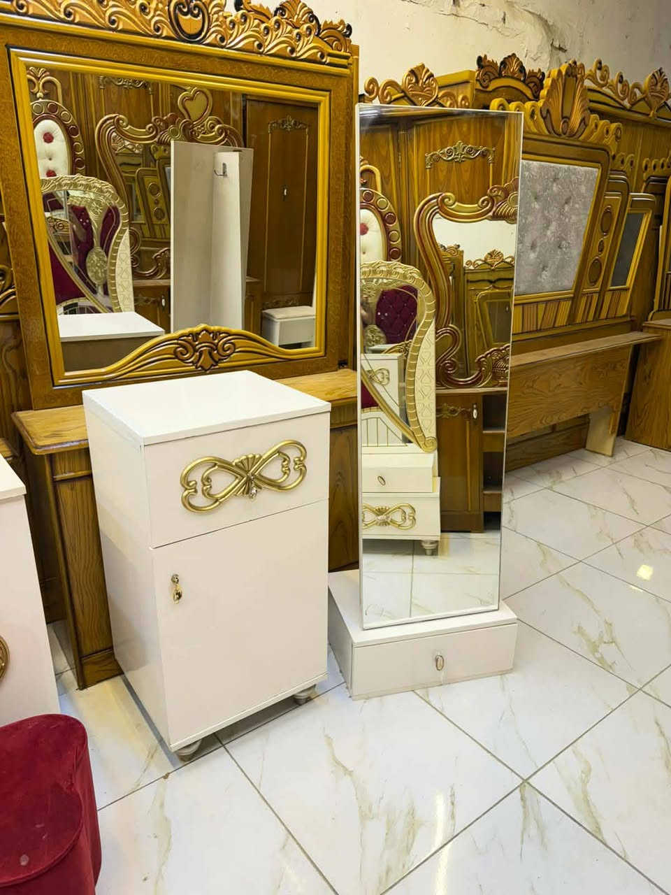 غرفه تركيه 9قطع ملكيه نهايتها "750قفل الاستفسار واتساب فقط ***********
