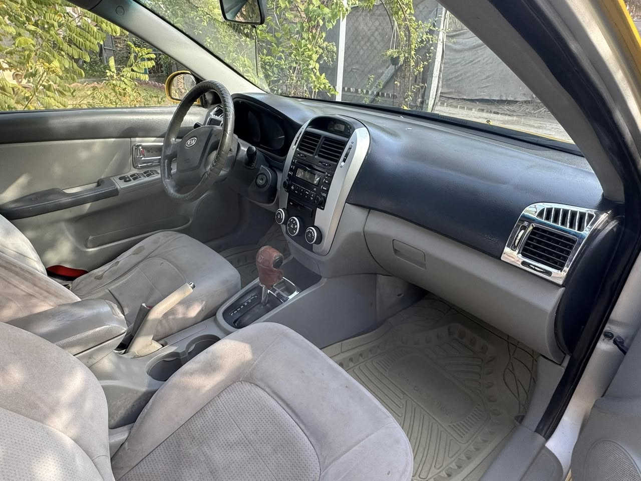 يالله السلام عليكم اخوان سبكترا موديل ٨امريكيه مكينه ٢٠٠٠حاويه جديده وكير رقم كربلاء دولي تحويل مباشر مصفره هيئه وغرمات حداديه صدر تخم تاير كله جديد السياره جاهزه الف ماتصرف عليها وبل عافيه ع ياخذها السياره مابيه اي دواخل حادثها جاملغ وبنيد بدون دواخل المكان كربلاء الحسينه السعر ٧٥وبيها مجال وخادم اني اخوان خاص غير متواجد فقط اتصال ***********
