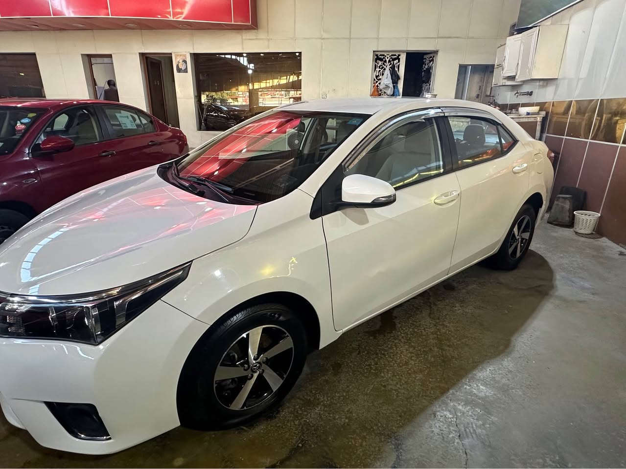 السلام عليكم
من رخصه الادمن
للبيع كورلا خليجي موديل 2015فئه XLiسيارة جديدة وجاهزة مال جناي رقم بغداد دولي باسمي لون ابيض مال شركه ماشيه 80حقيقي بيها صبغ دعاميات فقط
العنوان /بغداد غزاليه
السعر /142
وبيها مجال
*********** بغداد, العراق
