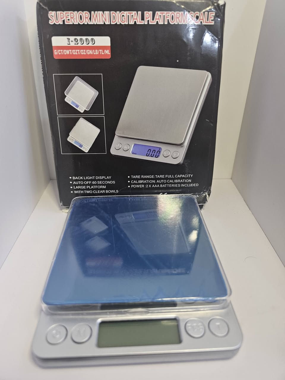 ميزان رقمي دقيق وصغير (Digital Pocket Scale) يُستخدم عادةً لوزن المجوهرات، والأعشاب، أو المعادن.
سعة الوزن (Capacity): من \(1\) جرام وحتى \(2000\) جرام.
الدقة (Readability): تقبل قراءات دقيقة جداً تبدأ من \(0.1\) جرام.
وحدات القياس المدعومة: تشمل الجرام (g)، القيراط (ct)، الأونصة (oz)، أونصة تروي (ozt)، الرطل (lb)، الدويت (dwt)، والمليلتر (ml).
ميزة الوزن الفارغ (Tare Range): يدعم التصفير الكامل عند وضع وعاء أو أداة لمعرفة الوزن الصافي بدقة (\(0\) Tare).
معايرة: معايرة تلقائية (Auto-Calibration) لضمان دقة القراءات دائماً.
ميزان رقمي دقيق وصغير (Digital Pocket Scale) يُستخدم عادةً لوزن المجوهرات، والأعشاب، أو المعادن.


**إذا كنت صاحب هذا الإعلان وتريد حذفه لأي سبب، رجاءا أرسل رسالة إلى الدعم الفني**