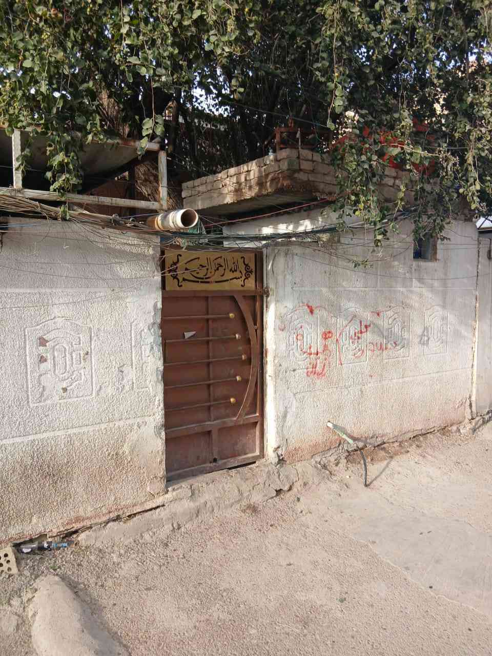 نصف قطعة شرك للبيع في الشعلة قطاع 11 الفرع الي خلف جامع الجوادين القطعة مؤجرة حالياً للاستفسار ***********
