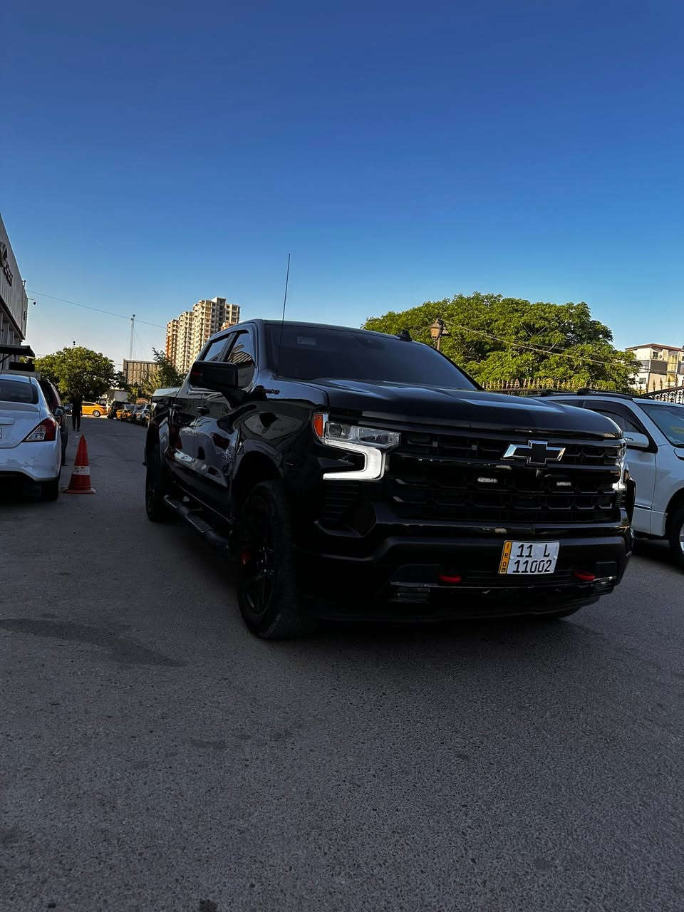 شوفرليت سلفرادو 2022 اسود
رقم بغداد مرتب وحلو

محرك  v8 5300
كير طرح 10 نمر

بجم والداخل شكل التاهو

شاشه كبيره 
بصمه تشغيل 
بصمة ابواب 
تشغيل عن بعد 
باب طويل بدي قصير المرغوب
باب خلفي  درج 3 قطع
اوتو ستارت 
شاحن واير ليس

ويل كب 
لايت لد زنون 
بروجكتر زنون 
شاشه كاميرا 
كتاب تظليل  بيها 

حادثهه بنيد

وايرباك دركه فقط 

ماشيه 38 الف 

مكان السياره بغداد حي الحسين 

للتواصل  ***********
