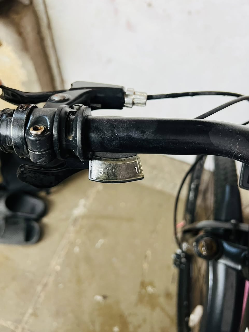 سلام عليكم شباب بايسكل ماركهSIRDAR
بايسكل نضيف كلش حجمه ٢٧ونص 

بريكات امامي خلفي شغالات كير خلفي ٩نمر امامي ٣

دبل شغال قفل وفتح 

بايسكل كله مختم SIRSARحته لكشن مالته لبلادي 

لبايسكل نقصه ستان ونقصه يده مال كير الامامي انكسرت عندي لباقي كله شغال سعر ب١٤٠وبي مجال مكاني بغداد حي النصر ***********
