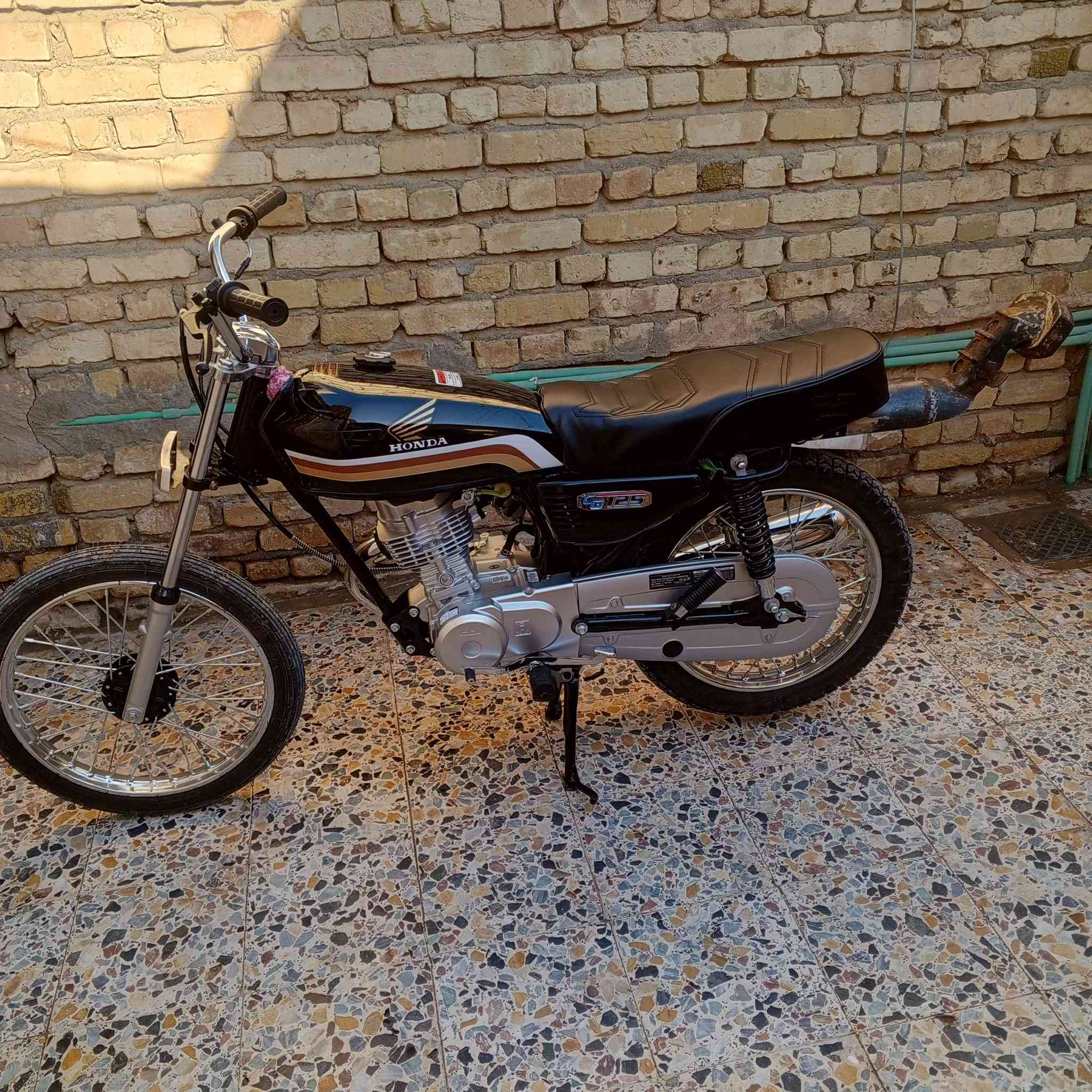 سلام عليكم شباب لدراجه للبيع صارلهه 12 يوم من تعمرت مكينه نامه وشاصي نامه بدون اوراق السعر 825 وبيهه مجال وهاذ رقمي *********** واتساب موجود
