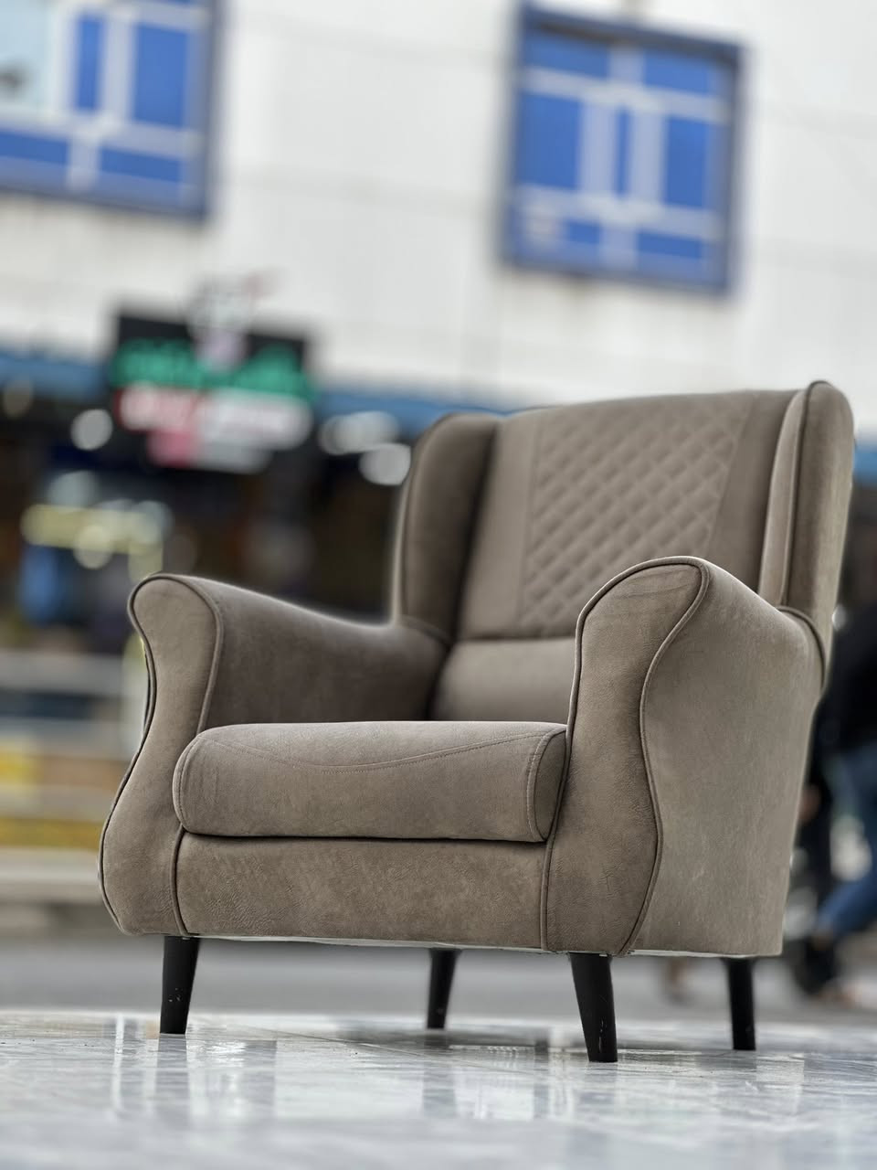 تخم تركي تكمه هيكل جدا ثقيل  متكون من 10 مقاعد  نضافه 100/100  بقماش الشامو  معركه وتر بروف بمقعد طبيّ سوفت امريكي فول بوليستر  نضام السرير ضهر سلايت تكدر تفتحه قطعه أو قطعتين هيكل  والقاعدة والرجل بل كامل خشب زان  تصميم كلش مودرن عنوانه اربيل زانكو 99 قرب مطعم كص سنگر يوجد  توصيل ل بغداد و لباقي المحافظات  *********** واتساب فقط علي
