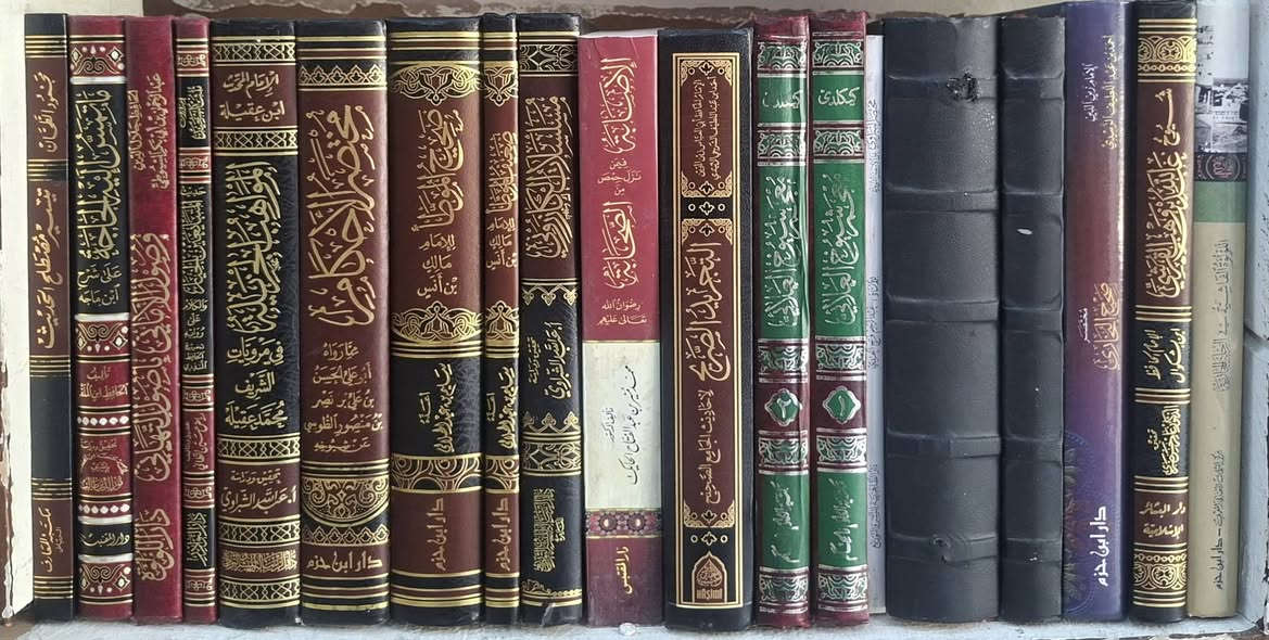 مجموعة الثالثة ،يحتوي على الكتب الفقه الشافعي والفقه المالكي وكتب الحديث وعلوم المصطلح الحديث والآثر و كتب دراسات ماجستير و دكتوراه وكتب متنوعة فكرية والاجتماعية البيع بأسعار مناسبة جدا ولكن بشرط اخذ مجموعة من كتب ليس مفرد ،مكتبة عبدالله علي مراد كركوك خان القلعة للطلب والاستفسار الاتصال على رقم *********** يوجد لدينا خدمة توصيل للمحافظات،  رقم آسيا ***********
