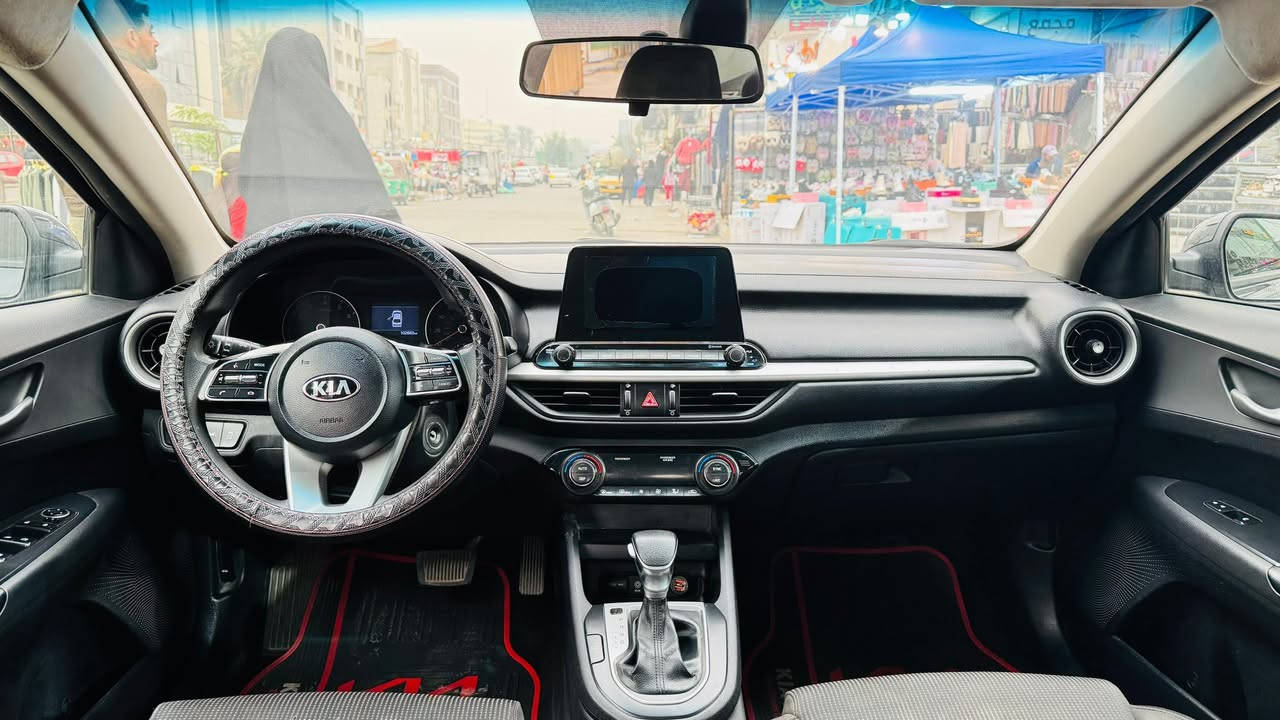 للبيع كيا فورتي موديل 19 رقم بغداد نص مواصفات بيها 3 قطعه صبغ جاملغات خلفي وصندوق مكينه كير مكفوله 
سعر 122 وبيها مجال مكاني شارع فلسطين ***********
شراي يتصل
