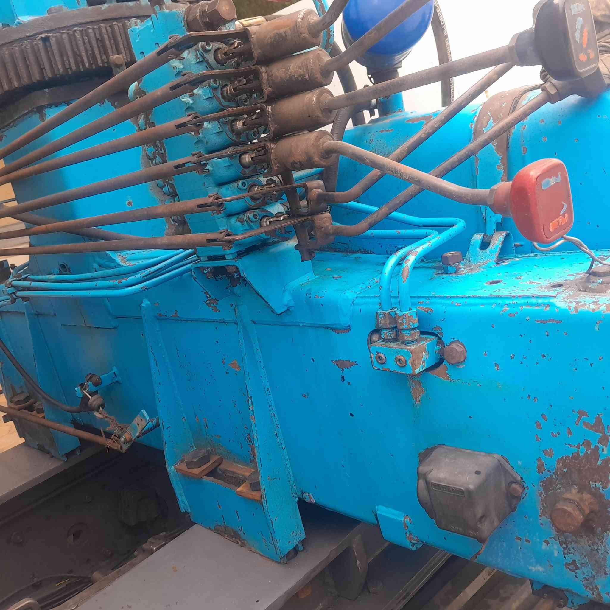 سلام عليكم كرين للبيع 4سلاتيات مخالف إستفسار ***********
