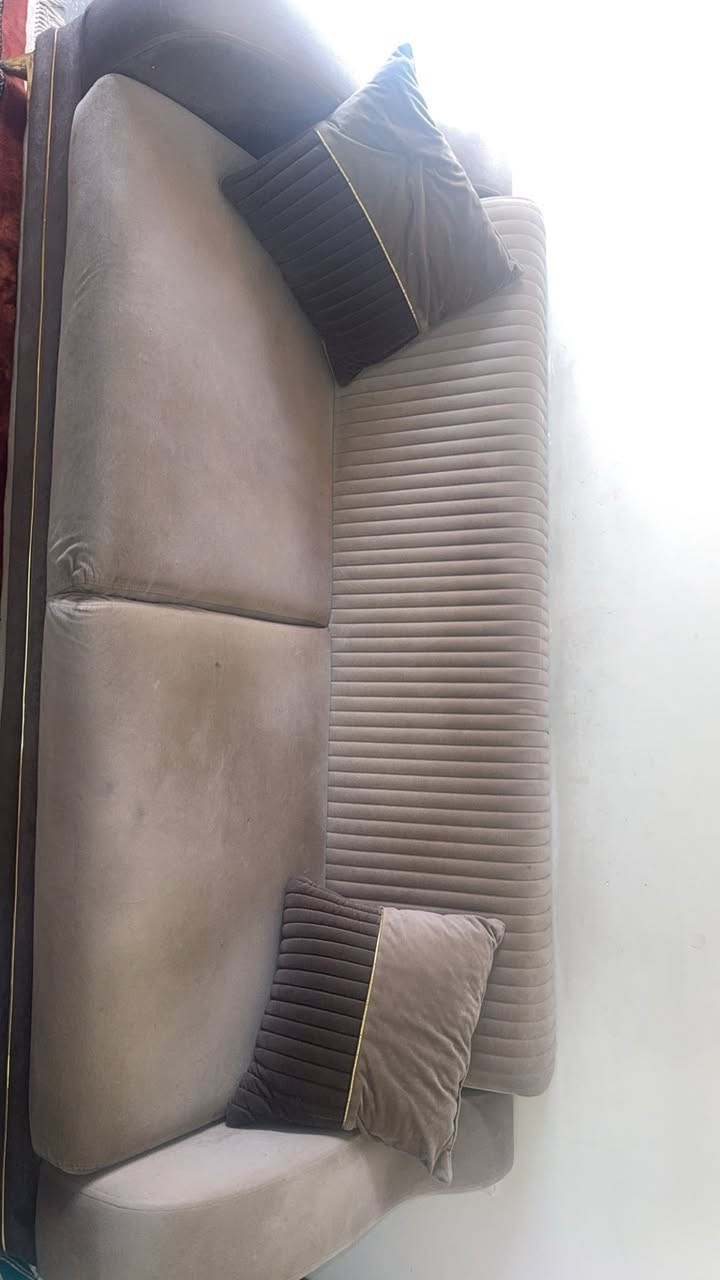 السلام عليكم عندي تخم كراسي اثنين قنافة اثنين عنواني بغداد ￼ والسعر 600 وبي مجال شوي ￼ رقمي الاستفسار ***********￼
