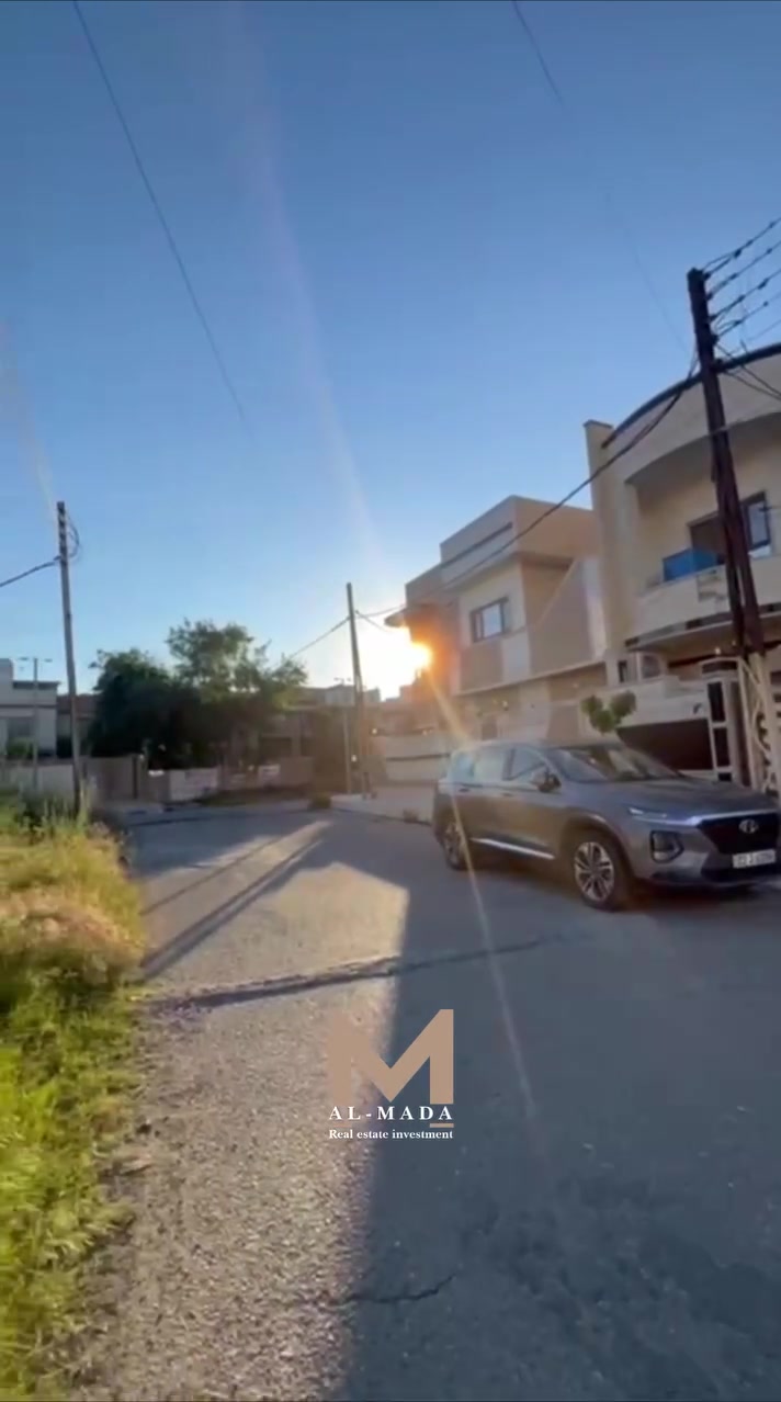 دار للبيع 🏠
المساحة 130 م واجهة 6.25 م
الموقع حي النور خلف معهد لارسا 📍
الشارع تبليط عريض ⚠️
الاتجاه ( شروق تام ) 🟢
يحتوي الدار على 
الطابق 1️⃣
غرفة نوم + استقبال + هول + مطبخ + صحيات + حديقة خارجيه ✅
الطابق2️⃣
غرفة نوم + مخزن + سطح ✅
نستقبل جميع عروضكم في مدينة الموصل ( الجانب الأيسر ) 
للاستفسار الاتصال ع الأرقام او مراسلة الصفحة
*********** سعد
*********** احمد

