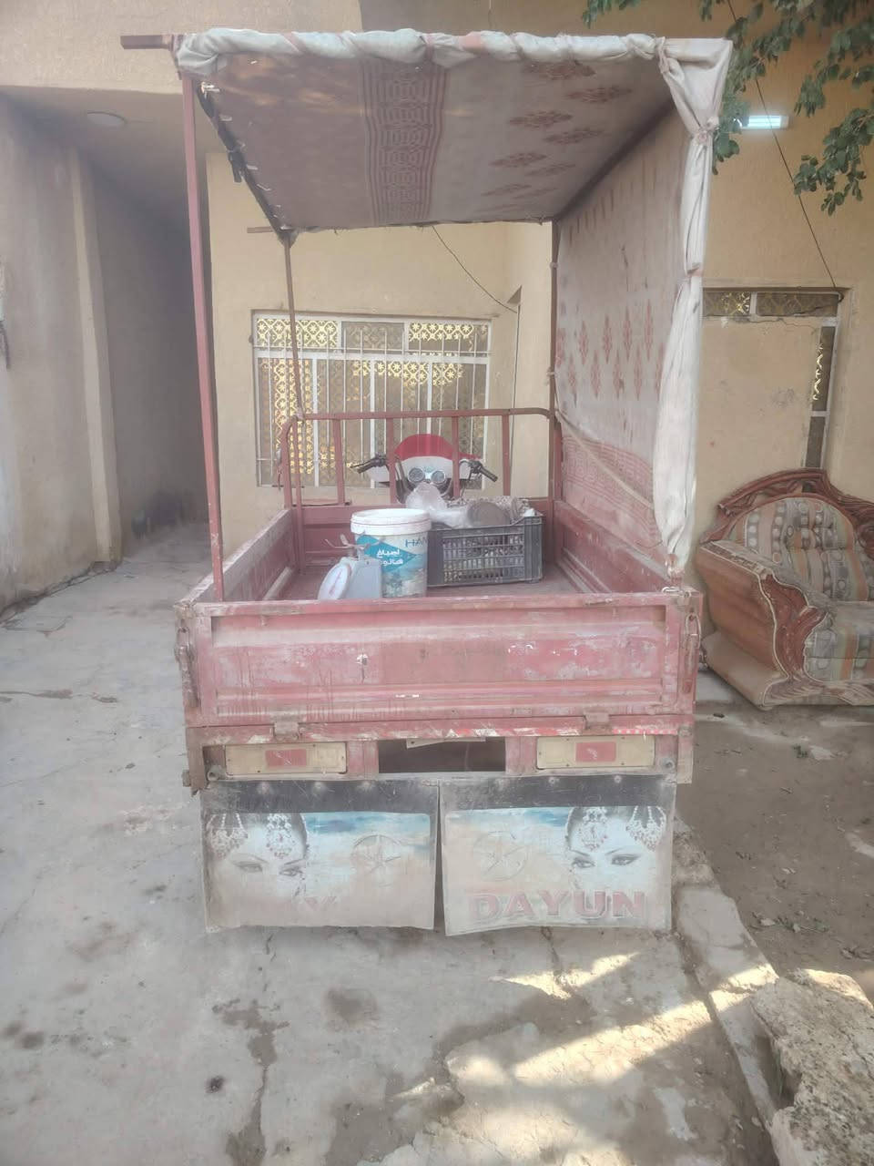 السلام عليكم ستوته للبيع موديل 2013 أوراق كامله المحرك تعبان شويه ضفيره جديده باتري جديد تخم تاير جوبلس السعر 650 العنوان ناحية الوحده قرب بسمايه ***********
