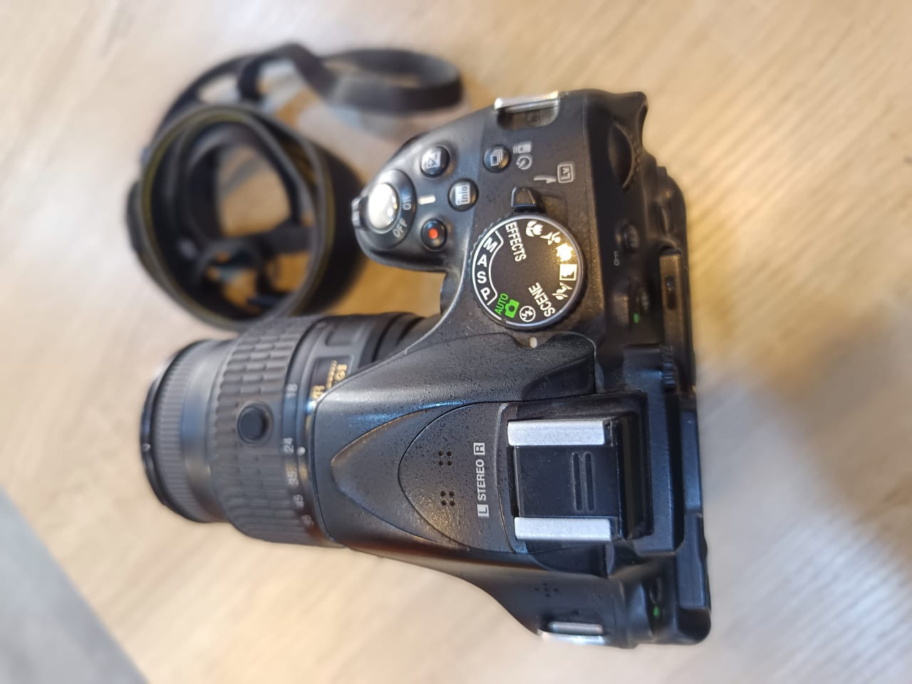 كاميرا نيكون D5200 

مع ملحقاتها: مقبض  و شاحنه و بطارية وحزام 

السعر 350 

***********
