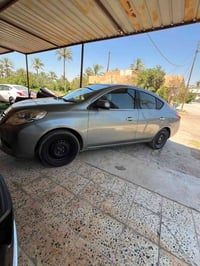 نيسان فيرسا ياباني موديل2012   بدون حادث سياره   بيها جراد واني صبغته ...