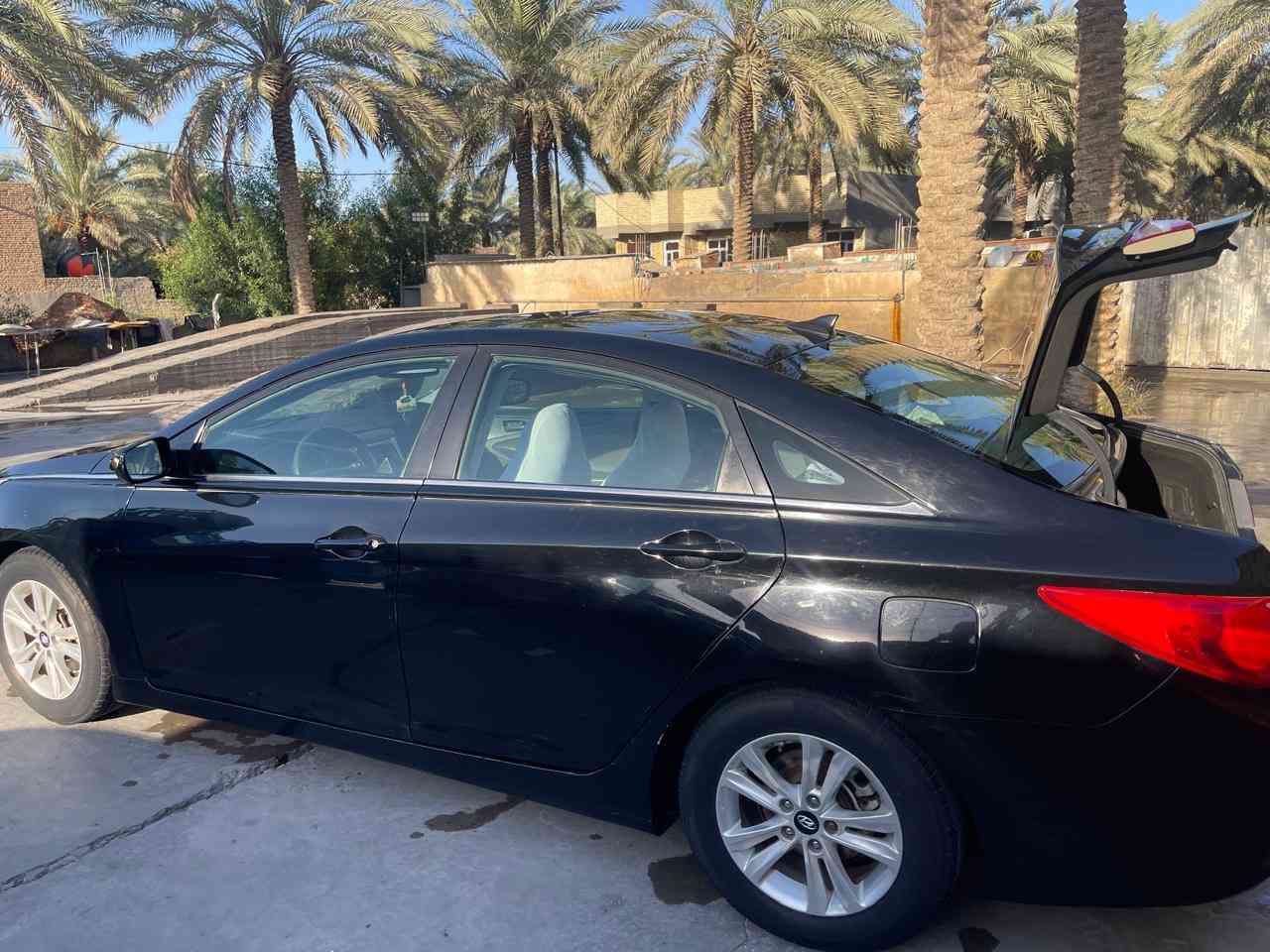 السلام عليكم…سوناتا ٢٠١٣ رقم بابل بأسمي وتاريخ النفاذ ٢٠٣٠ السيارة كلين بدون حادث بدون صبغ 
حدادية وكير ومحرك مكفولات مكان السيارة (الحلة) 
للتواصل ***********
السيارة معروضة ١١٥ وبيها مجال بسيط ان شاء اللة 
السيارة بدون اي دوانز بيها ادامة على منظومة البنزين
