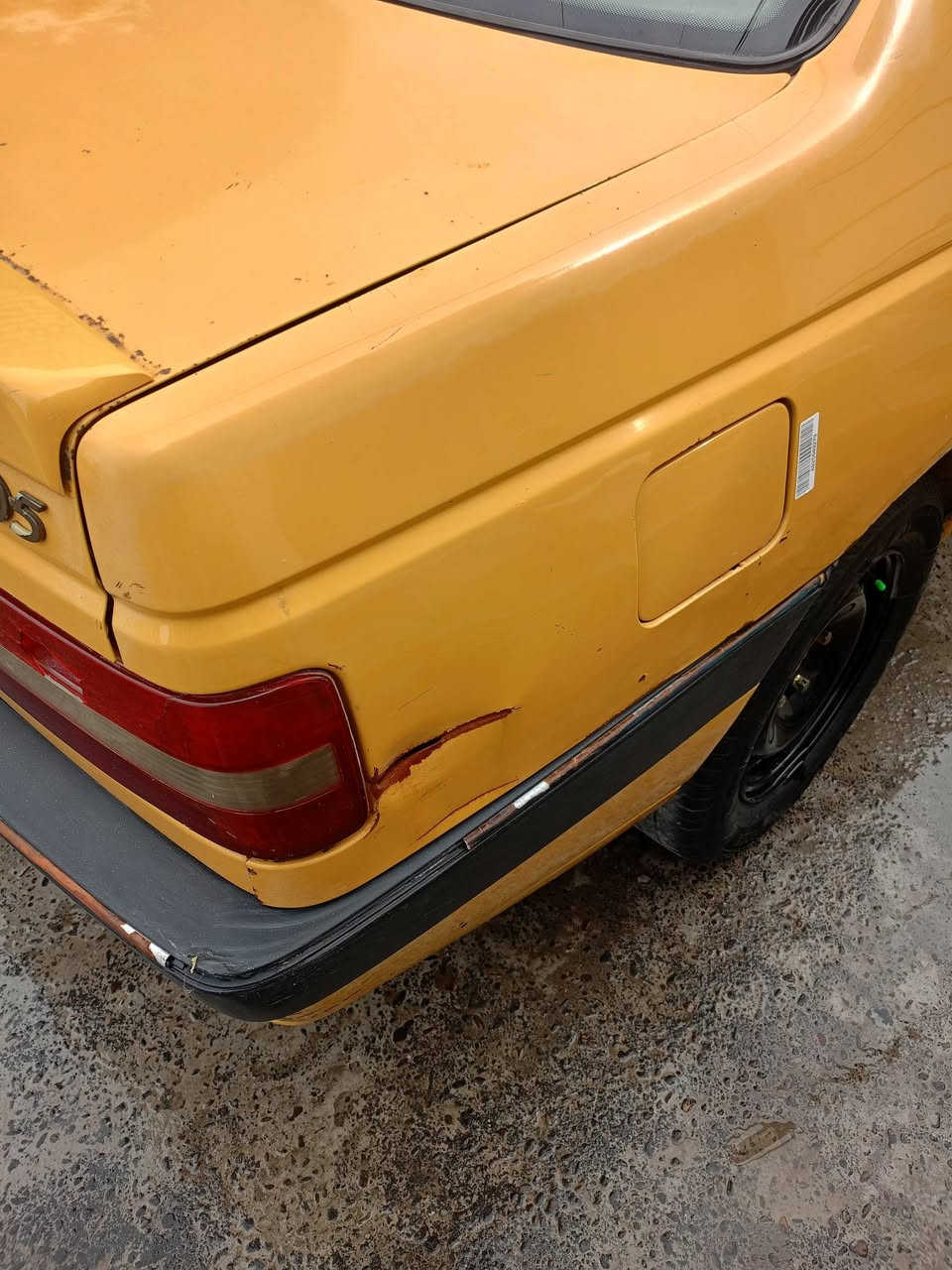 السلام عليكم
بيجو لميس 2013

بدون صبغ 

محرك وكير جيد جداً 

تبريد شغال

بيها ذيول جاملغ خلفي بيهن خياس 

السعر 35 بيها مجال للشراي 

مصفرا هيئه وبسمي 

مكان السيارة الزعفرانية 

الاتصال على الرقم ***********
