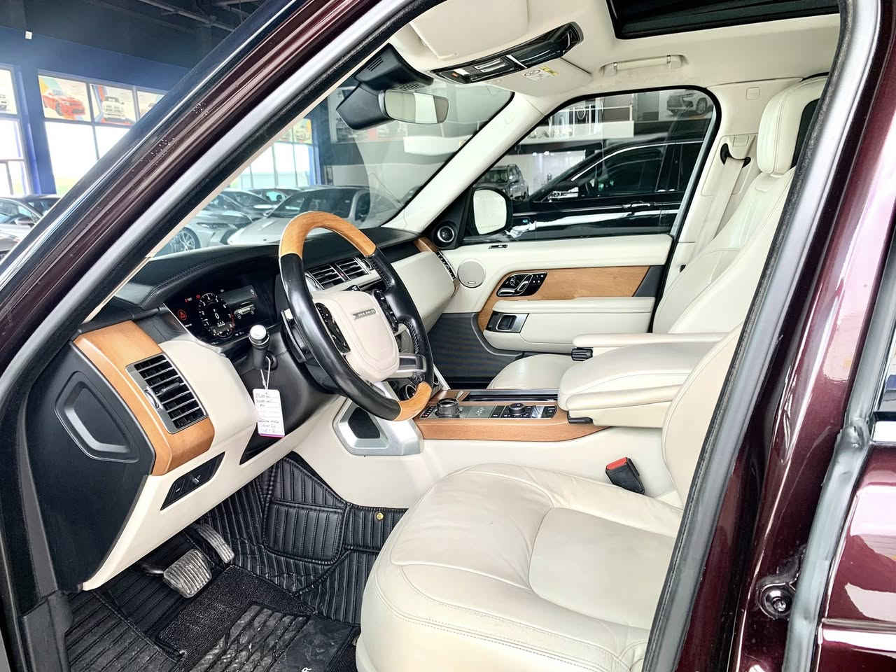 RANGE RDVER 2019 HSE
ماشي 86  Miles
بدون صبغ 
بدون تعديل 
سعر 44500$$
***********
