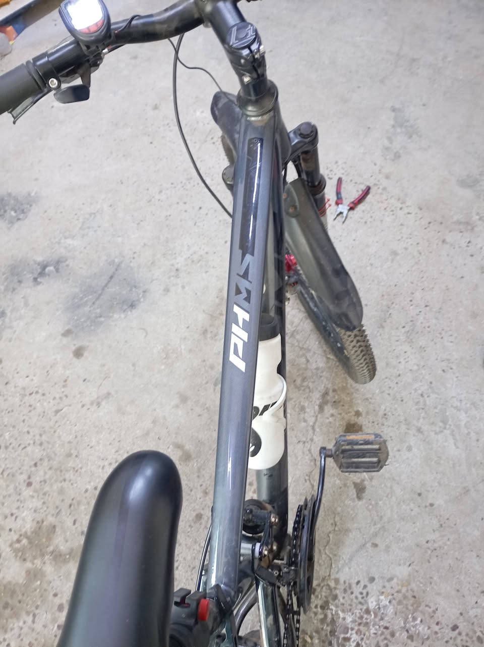 السلام عليكم اخوان
بايسكل للبيع جبلي من ماركة MTB
البايسكل أصلي
جاملغات جديده 
امبيثري أشغل الي ايعجبك وصوته خرافي
فيدراليه أحمر أزرق اصليه
مطاره لون أبيض 
عداد سرعه ياباني أصلي 
الفج مال بريك من ماركة OK أصلي 
ستاند صفح أسود جديد أصلي 
يدات الكير اصليه مال بايسكل 
عندك الكير الخلفي 8 نمر مال جبال 
وعندك الكير الامامي3 نمر مال جبال 
بايدرات جديده أعراض 
البايسكل بي دبلين واحد أمامي علمود الطسات والخلفي همات 
عندك الويل الأمامي أبو الطبيكه 
المكان: بغداد حي الجامعه 
الرقم:777 570 9130 متوفر واتساب واتصال 
السعر:180 ألف وبي مجال بسيط
