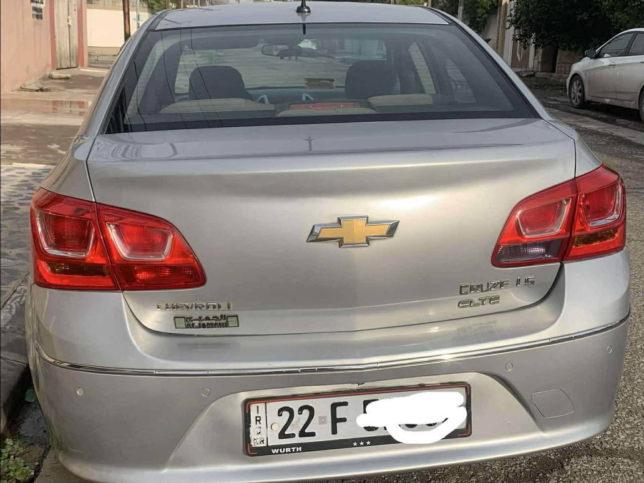 شوفرليت كروز 2017 سلفر خليجي رقم اربيل جديد السنوية باسمي 
مواصفات :-
- بصمة ابواب وبصمة تشغيل
- شاشة اعطال
- شاشة كبيرة
- كامرة وحساسات خلفية
- بلاجكتورات و لد امامي
- اشارة بالمري
- تحكمات استيرن 
- كروز سرعة
- ويل كب وحساسات تايرات 
السيارة بيها قطعتين كلير فقط بدون صبغ اثر شخط وبيها صبغ بقبغ الصندوق ماشر عليها بالصور
مكان السيارة الموصل 
السعر 93 $
الاتصال على الرقم 
*********** موصل, نينوى
