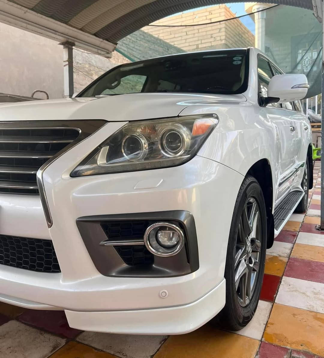 السلام عليكم ورحمة الله وبركاته

للبيع: لكزس LX570 Sport S موديل 2014

🔹 رقم أربيل – السيارة باسمي (تحويل مباشر) . 
🔹 بارد بالهلال الجاملغ الخلفي عكس السائق جدا     
      بسيط . 
  🔹 السعر :  415 وبيه مجال . 

المواصفات (1/1):

✅ فتحة سقف  
✅ مصابيح زينون  
✅ شاشة كبيرة ويا Apple CarPlay  
✅ نظام صوت فاخر  
✅ مقاعد جلد كهربائية ويا ذاكرة    
✅ مرايا جانبية كهربائية وياشفط   
✅ نظام رفع وخفض السيارة (الجكات)  
✅ خمس بصمات  
✅ دخول ذكي وتشغيل ذكي  
✅ باب خلفي (جنطة) كهربائي  
✅ تحكم بالستيرن  
✅ تدفئة للستيرن  
✅ تشغيل عن بُعد  
✅ رادارات جانبية  
✅ رادار أمامي   
✅ حساسات أمامية وخلفية  
✅ مثبت سرعة  
✅ نظام المحافظة على المسار  
✅ مانع انزلاق (Traction Control)  
✅ 7 مقاعد  
✅ 3 قطع تبريد 
✅ مقاعد تبريد وتدفئة 
✅ كاميرات محيطية 360°  
✅ زراق لايت  
✅ نظام نزول وصعود  

━━━━━━━━━━━━━━━━━━

السيارة جاهزة بالكامل وما تحتاج أي صرف، واستعمال شخصي فقط.  
نظيفة كلش وجديدة بمعنى الكلمة، والمعاينة خير دليل.

📍 الموقع: بابل

📞 للاستفسار: ***********
📞 للاستفسار: ***********
