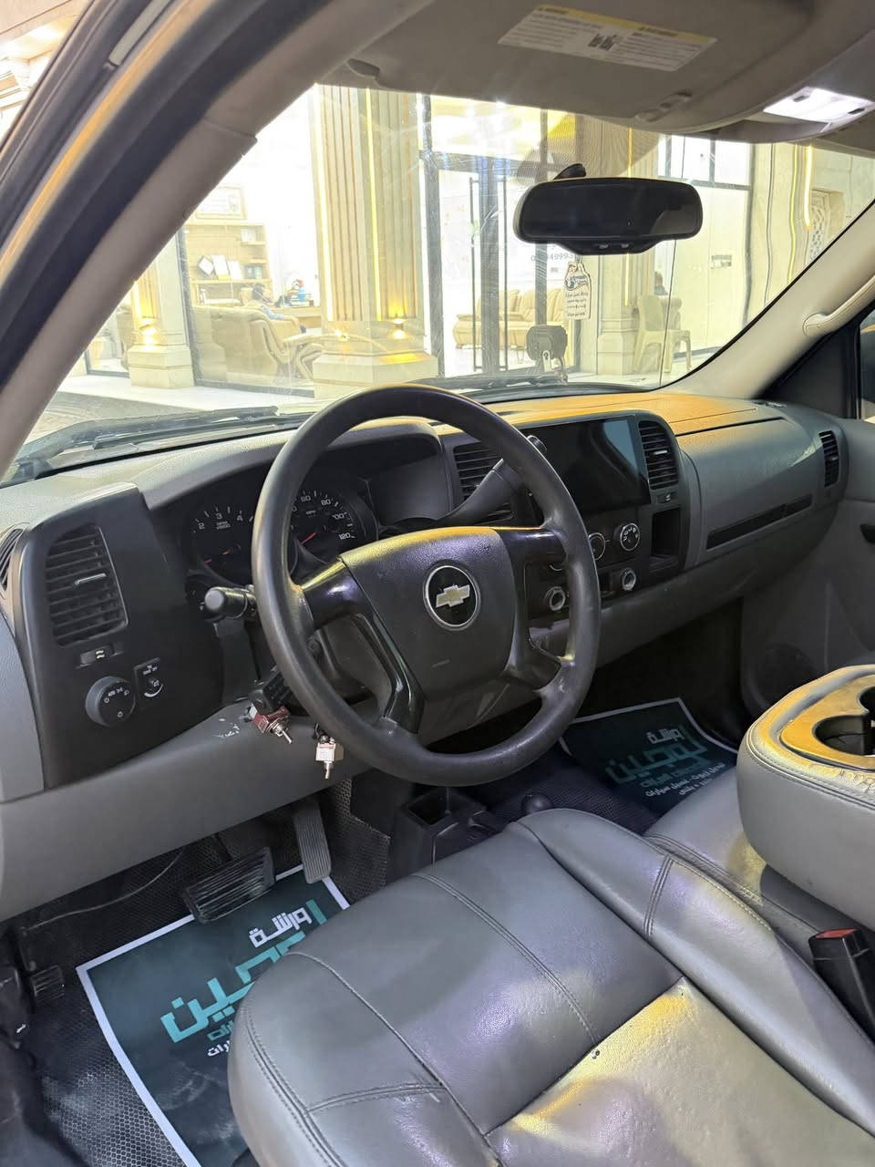 سلفرادو تك قمار ربع بدي 2011فورويل 8ستندر كفاله من ضربه وصبغ ***********
