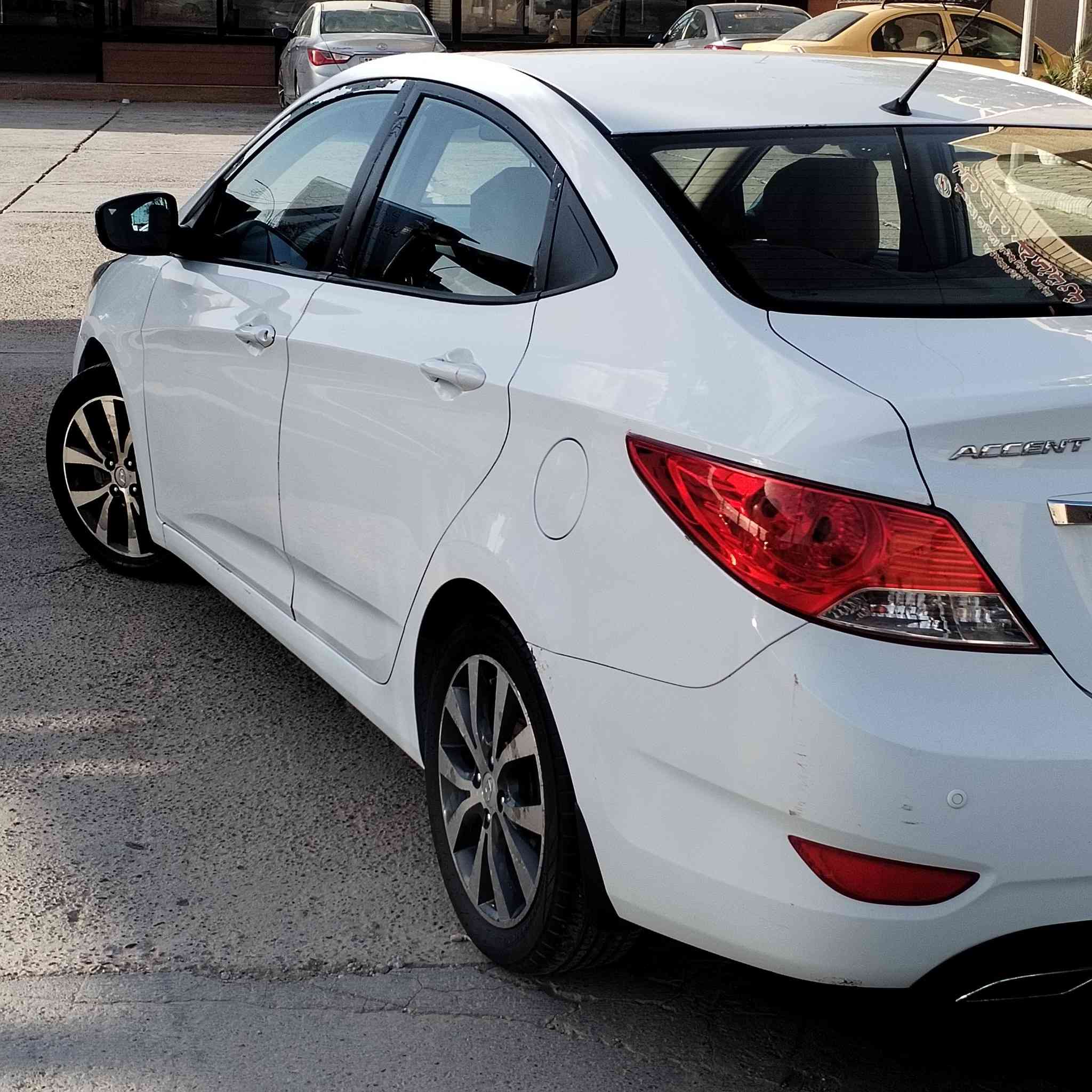 السلام عليكم. اكسنت للبيع ٢٠١٥ خليجي بأسمي محرك ١٦٠٠ فتحة وكامل الموصفات الضرر ربع العنوان الحلة رقم هاتف *********** السعر ١٠٢ وبيه مجال
