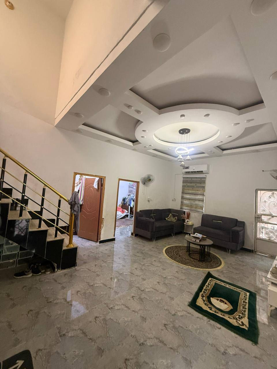 البيت خلف المعهد التقني الشارع مقابيل شارع الإمام علي البيت ركن زراعي مساحته 150 الوجه10 النزال 15 السعر 140 وبيه مجال***********
