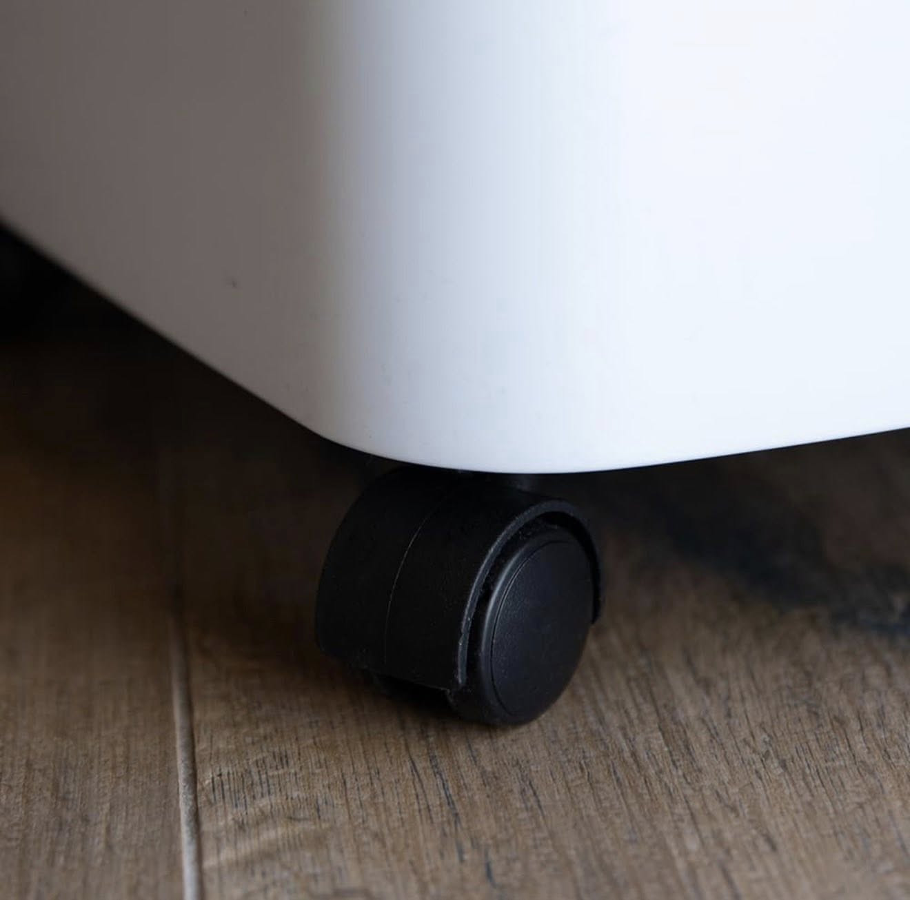 متوفر من امازون ماركة cecotec الاسبانية 💐

مبرد هواء مدمج من سيكوتيك إنرجي سايلنس 3500 كول. 
65 واط، 
خزان سعة 3.5 لتر، 
3 سرعات، 
تذبذب بزاوية 70 درجة، 
عجلات متعددة الاتجاهات.

جديدة 👍
السعر ٤٥ الف💐


**إذا كنت صاحب هذا الإعلان وتريد حذفه لأي سبب، رجاءا أرسل رسالة إلى الدعم الفني**