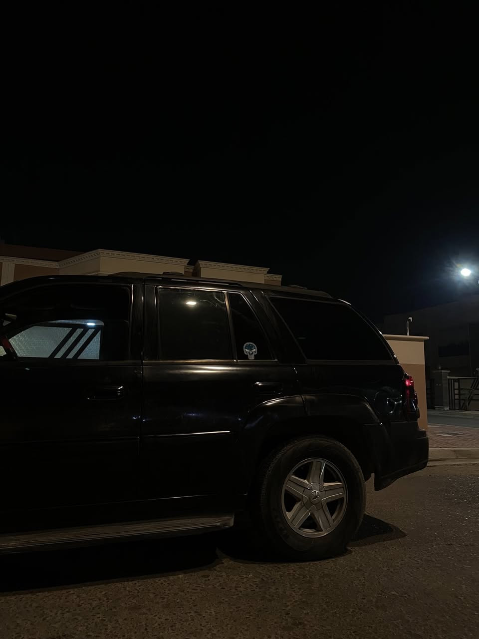 بلايزر للبيع موديل 2001 بدون حادث
لون اسود اصل زيتوني مصبوغه جماليه

داخل دوشم احمر رياضي

كشنات جلد تدفئه 

تبريد ثلج مع قطعتين خلفيات

تحكم كراسي وخرن 

شاشه لمس فول مواصفات

كزوزت رياضي 

بلكات مجاول كله جديد 

نوزلال كله شغال

سياره قويه 

نظام ABS 

نظام مانع انزلاق تراكشن

تسجيل صوتي داخل السياره مع حساسات صوت 

دهن محرك كله اصلي مداريها

اكسل جديد

كلشي زين

محرك كفاله

كير كفاله

صدر جديد بدلته ب750 شرط GM

تثبيت سرعه وبيها مواصفات تكلك شكد تمشي التفويله والجناي يعرف 

بيها تحكم ستيرن 

شرط التحويل السياره باسمي

سنويه تنتهي ب2027 

السياره كامله ورسميه كلشي أصولي 

رقم بصره باسمي

باب الصندوق مبدله شرط LTZ 

السياره تو ويل 

وياها سبويلر وبعض الامور

سماعات تاهو 

كلشي شغال بيها 

السياره بيها جراد ببعض الاماكن تجي وتشوف بعينك 

السياره كلشي شغال بيها ما عدى الفور ويل والجامه الي خلف السايق

للاستفسار الاتصال او المراسله على الواتساب على الرقم *********** 

***********

سعرها 88 وبيها مجال للطيبين شراي ادخل 

وانا بخدمتك مكاني بصرة ابو الجوزي
