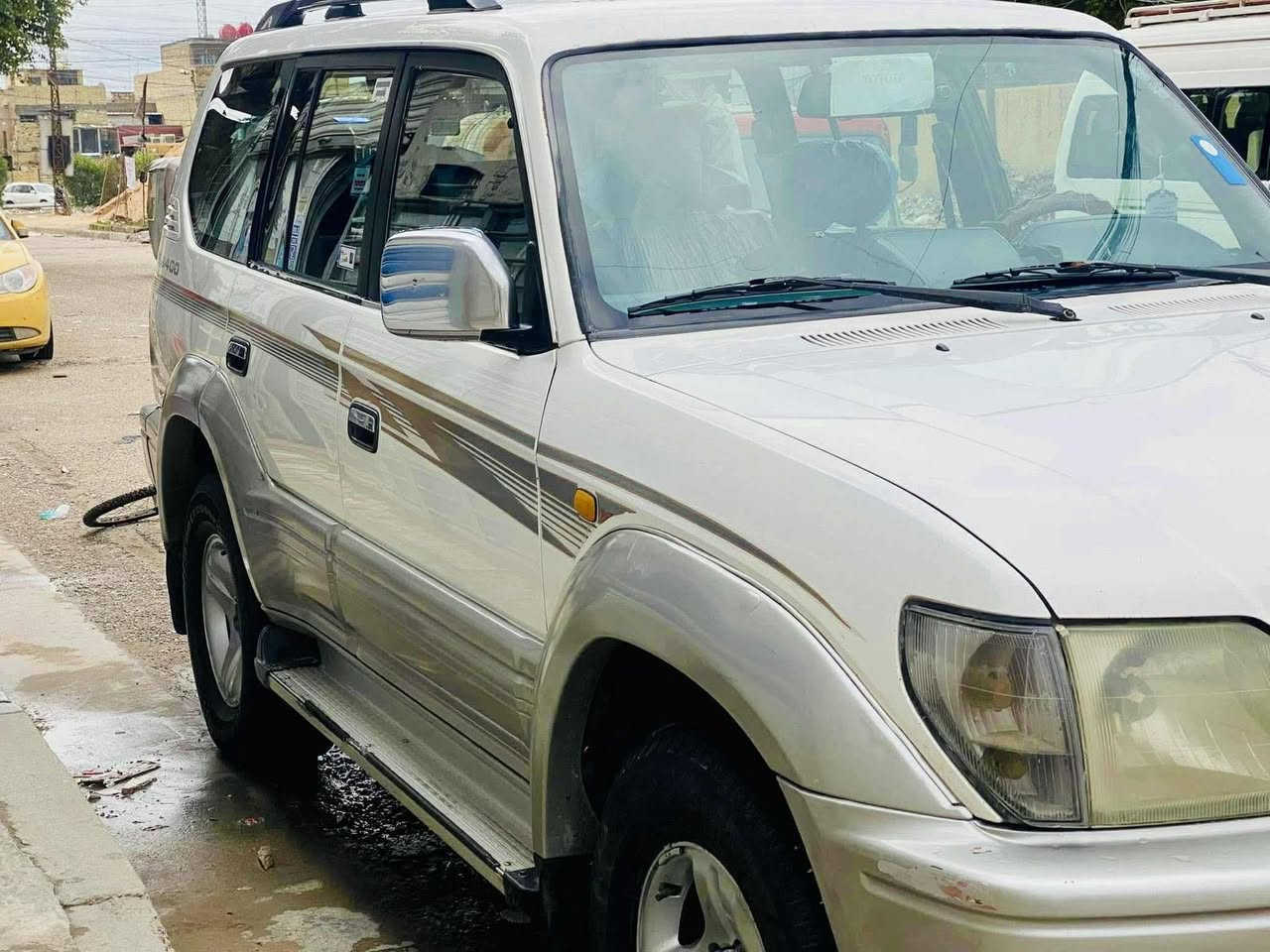 السلام عليكم 
برادو 2000 بدون صبغ منضومه غاز + بانزين رقم أربيل اني مكلف بالنشر 
هذه رقم صاحبها بي واتساب
 ***********
